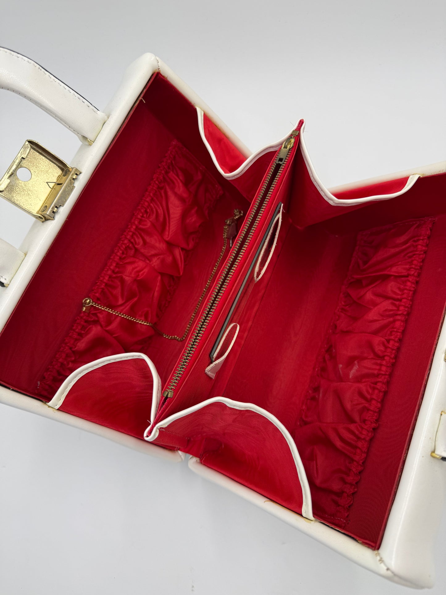 Beauty Case Rigido Vintage in Pelle Bianca Interno Rosso Scarlatto - Pally Vintage Closet