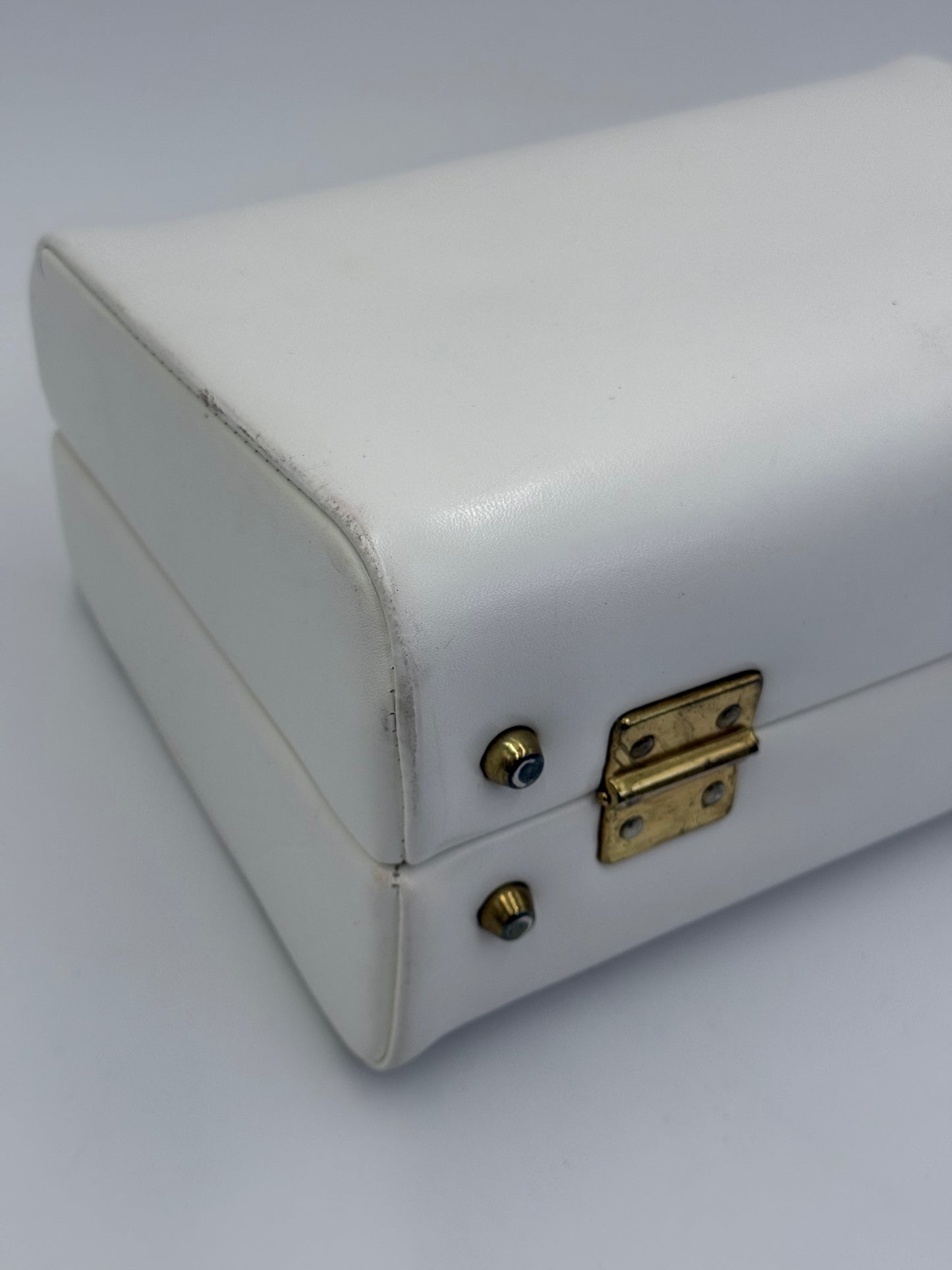 Beauty Case Rigido Vintage in Pelle Bianca Interno Rosso Scarlatto - Pally Vintage Closet