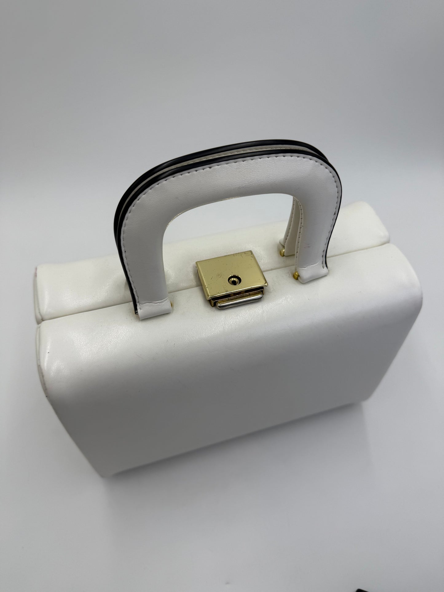 Beauty Case Rigido Vintage in Pelle Bianca Interno Rosso Scarlatto