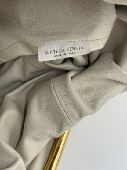 Bottega-Veneta-Borsa-Pouch-Intrecciata-Large-Oro-68631257907524 - Pally Vintage Closet