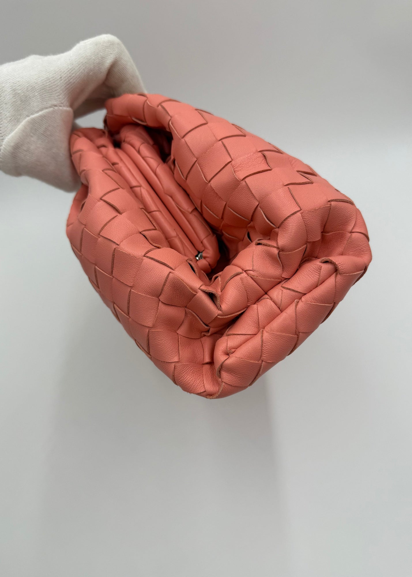 Bottega Veneta Borsa Pouch Intrecciata Large Rosa