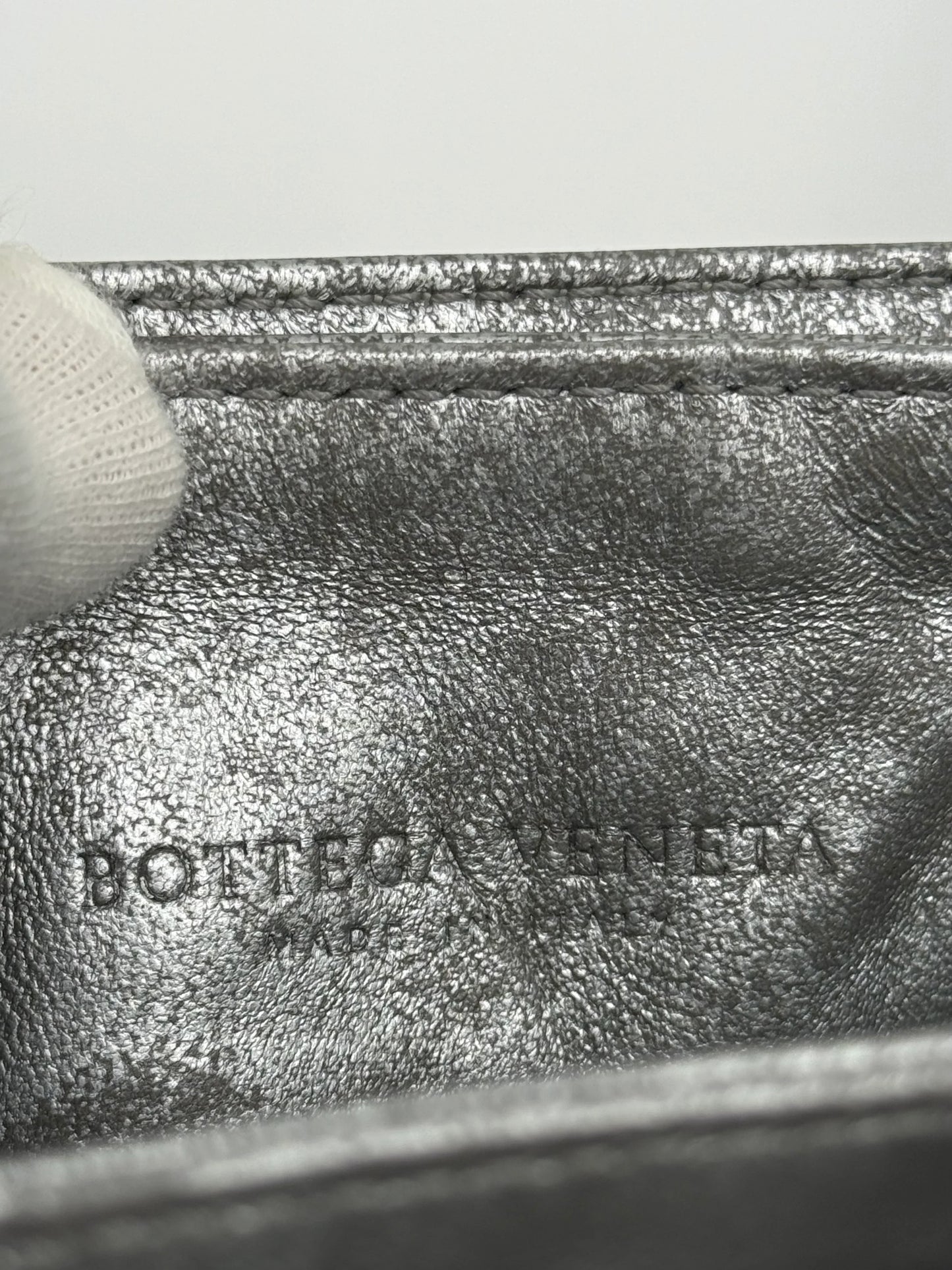 Bottega-Veneta-Borsa-Vintage-Top-Handle-in-Lucertola-e-Pelle-Metallizzata-Beige-69305825984836 - Pally Vintage Closet