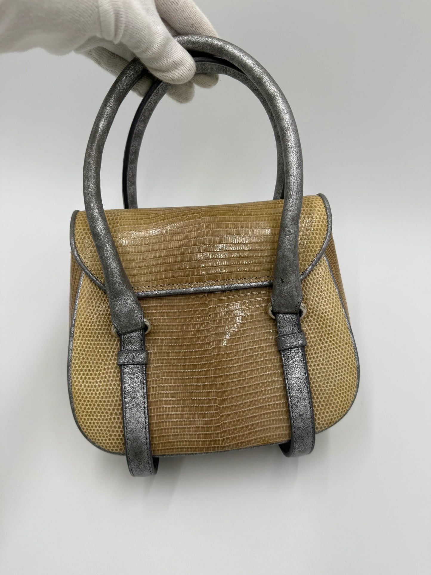 Bottega-Veneta-Borsa-Vintage-Top-Handle-in-Lucertola-e-Pelle-Metallizzata-Beige-69305826279748 - Pally Vintage Closet