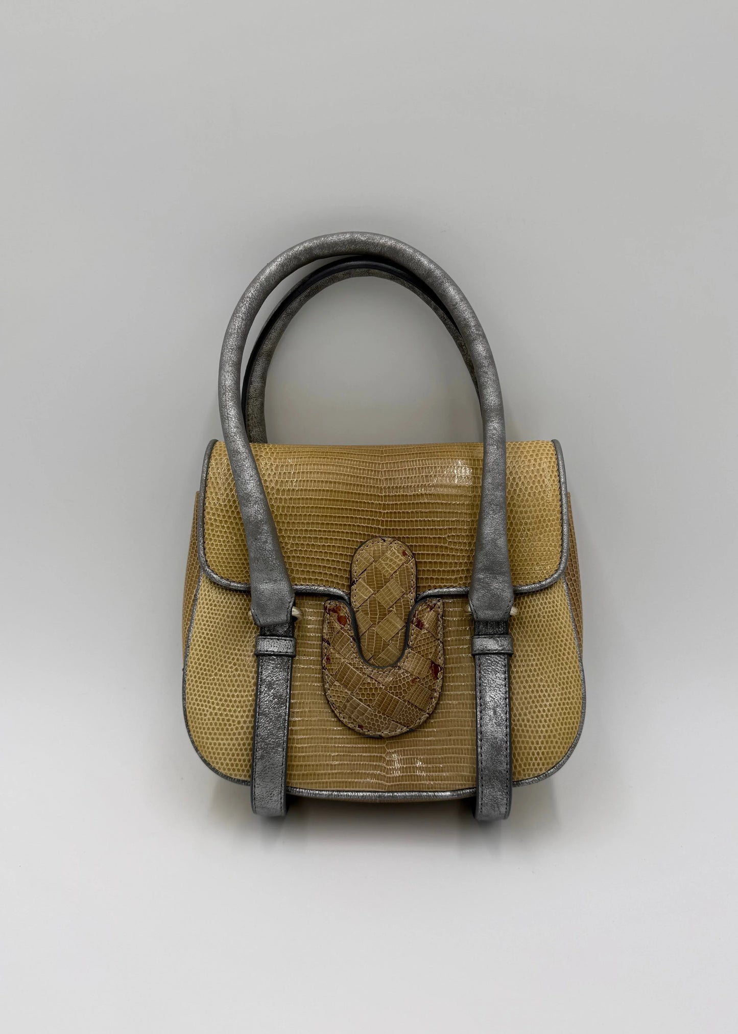 Bottega-Veneta-Borsa-Vintage-Top-Handle-in-Lucertola-e-Pelle-Metallizzata-Beige-69305826378052 - Pally Vintage Closet