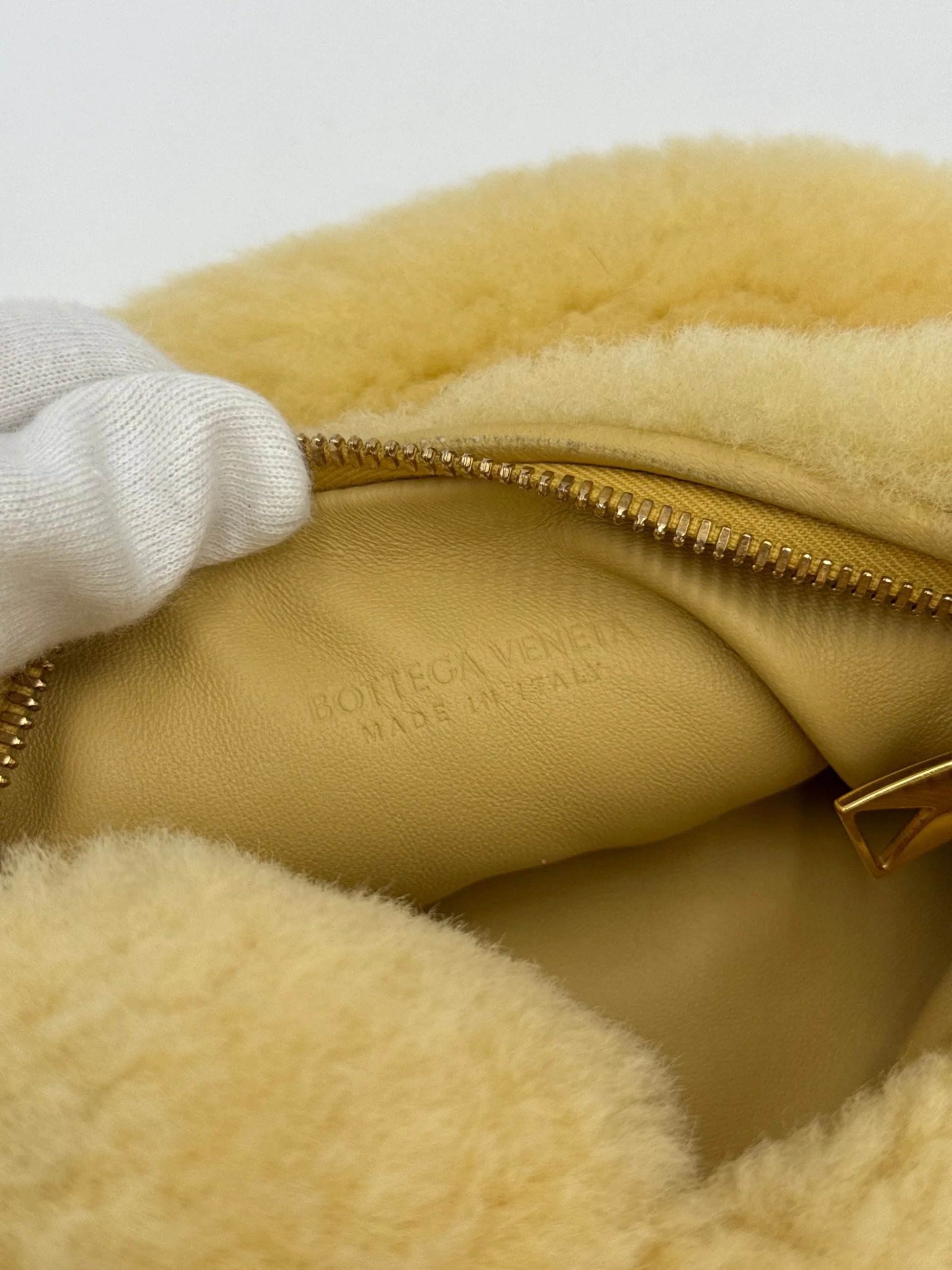 Bottega-Veneta-Mini-Borsa-Jodie-in-Shearling-Giallo-Burro-70263881433412 - Pally Vintage Closet
