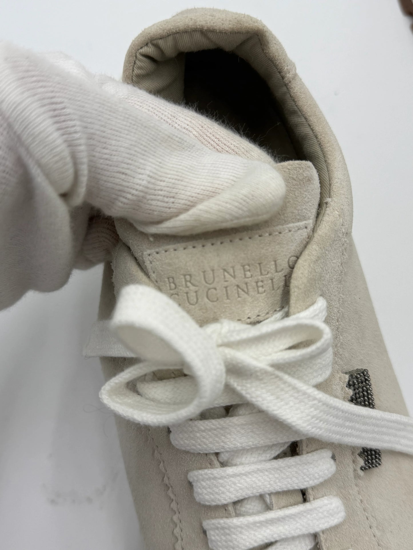 Brunello-Cucinelli-Sneakers-in-Pelle-Scamosciata-Beige-e-Bianco-69234182521156 - Pally Vintage Closet