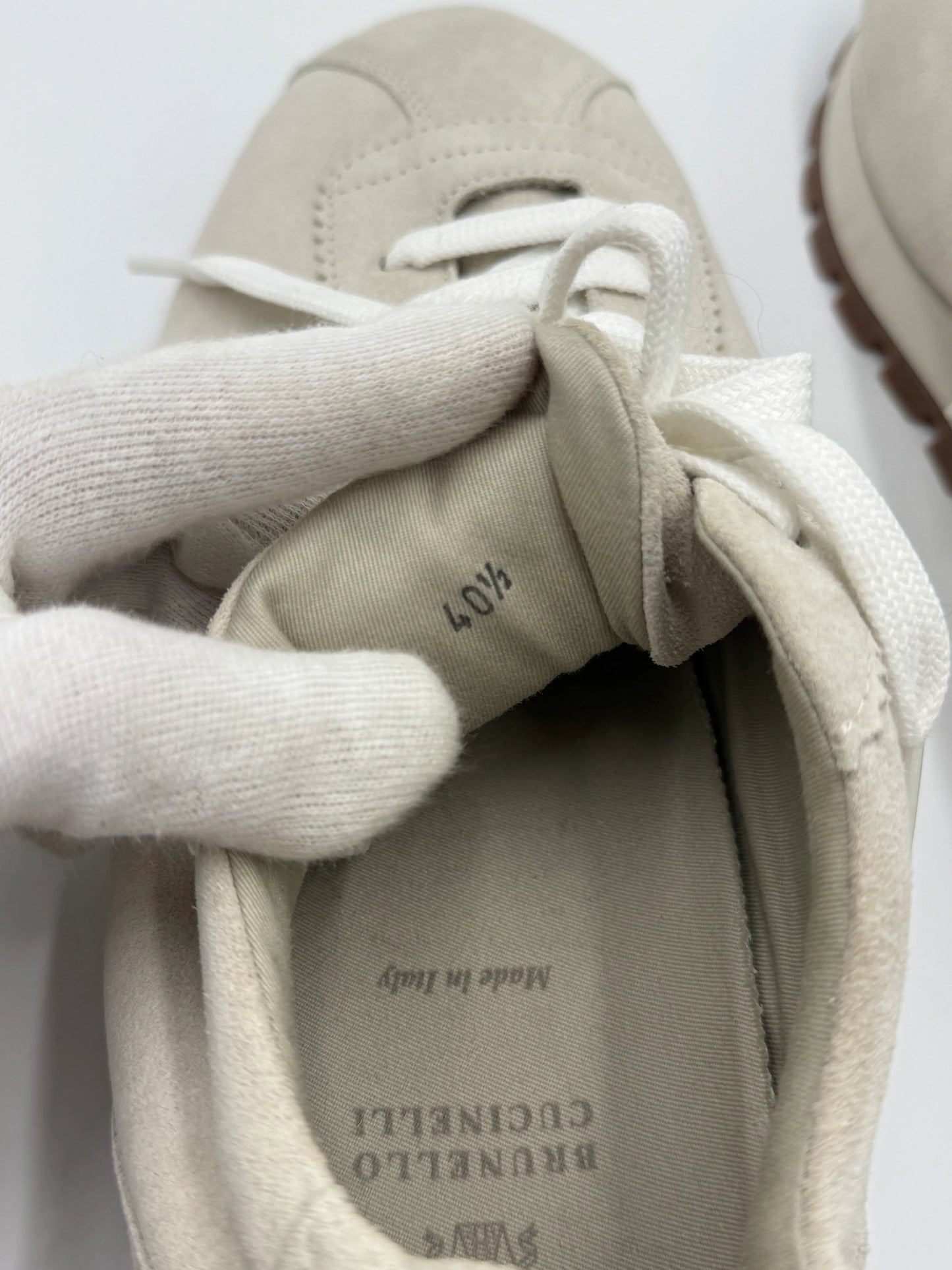 Brunello-Cucinelli-Sneakers-in-Pelle-Scamosciata-Beige-e-Bianco-69234182553924 - Pally Vintage Closet
