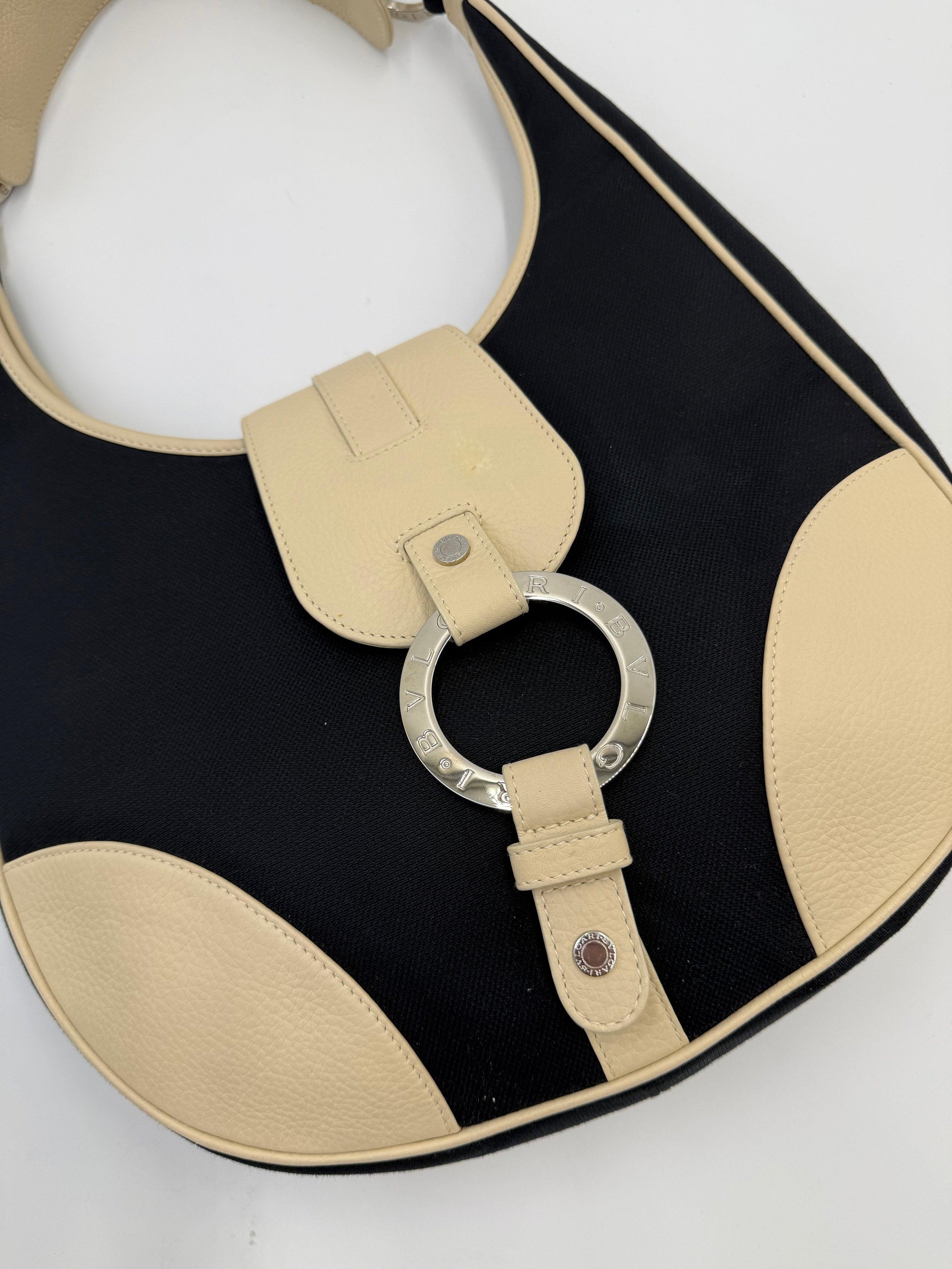 Bulgari Borsa Hobo con Anello Logo in Canvas Nero e Pelle Panna - Pally Vintage Closet