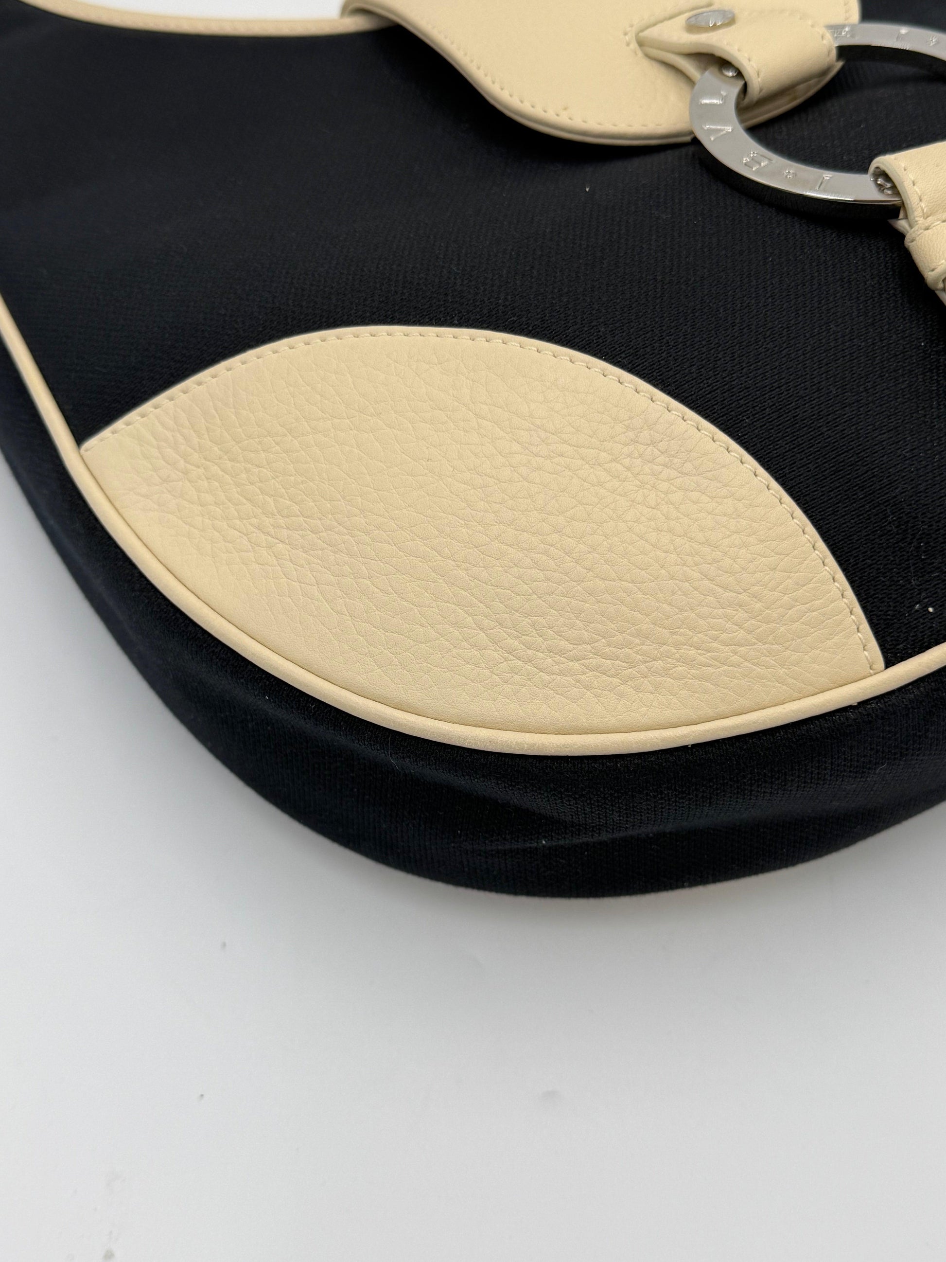 Bulgari Borsa Hobo con Anello Logo in Canvas Nero e Pelle Panna - Pally Vintage Closet