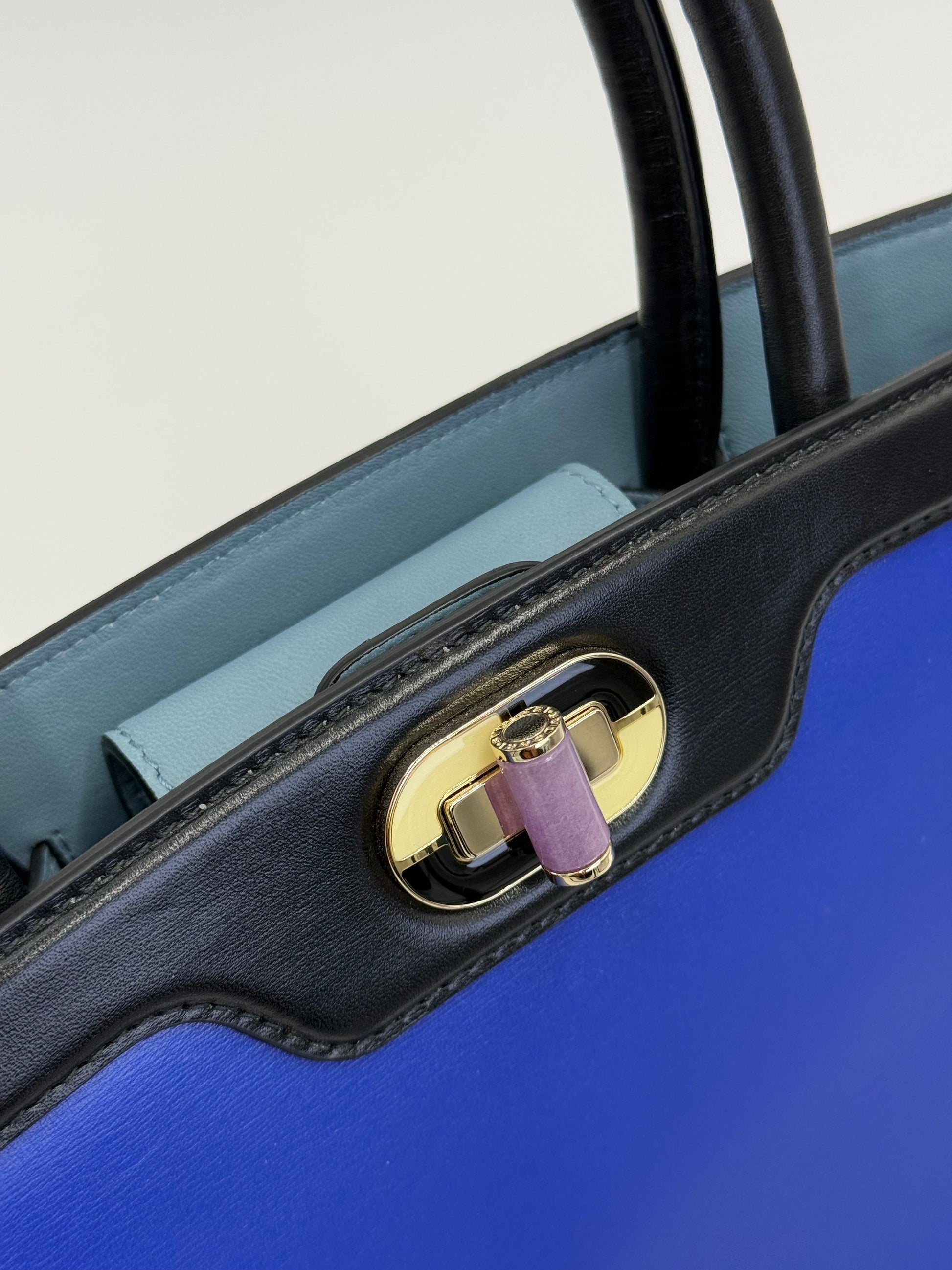 Bulgari Borsa a Mano Isabella Rossellini in Pelle Bicolore Blu e Nera - Pally Vintage Closet