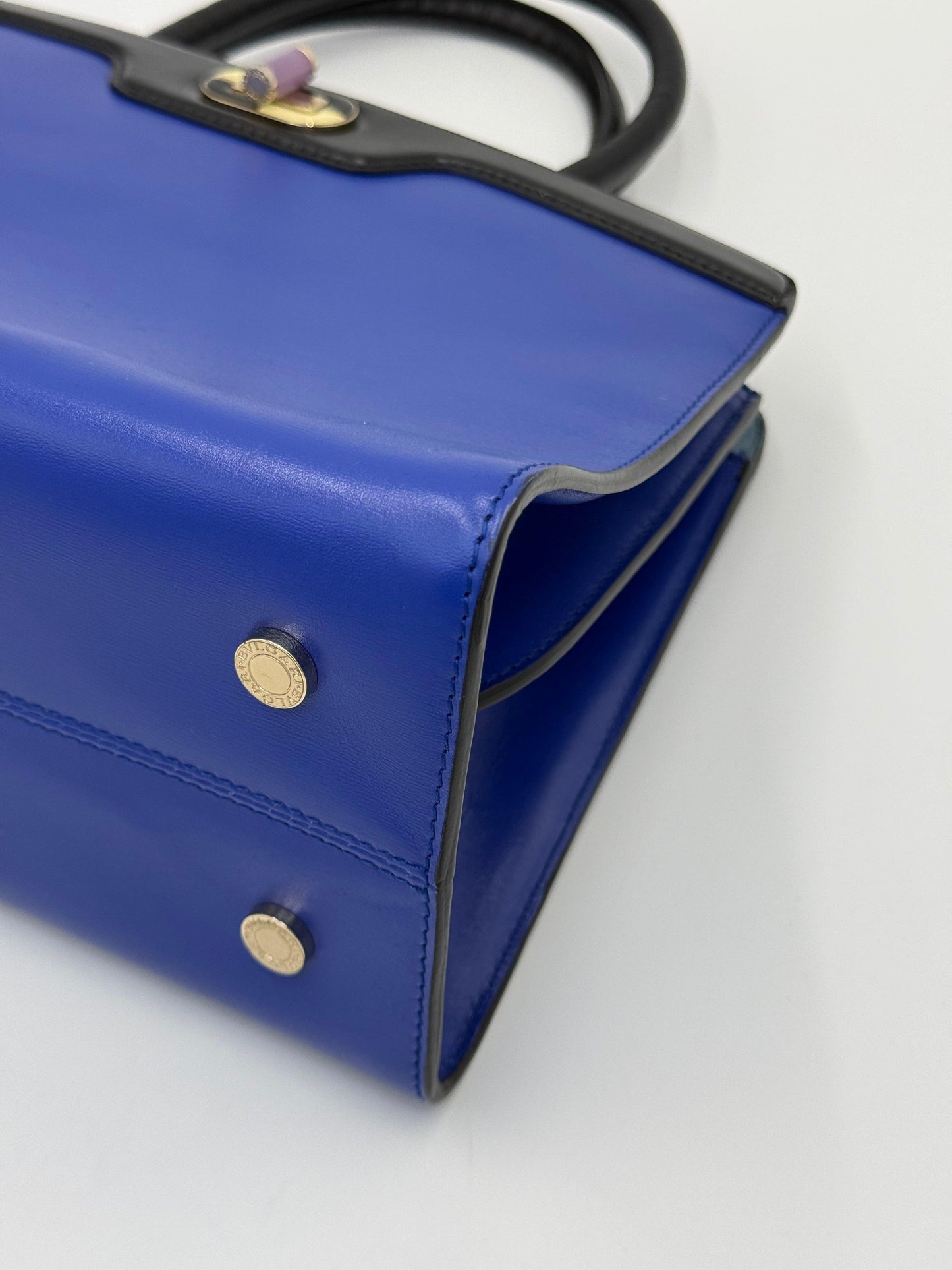 Bulgari Borsa a Mano Isabella Rossellini in Pelle Bicolore Blu e Nera - Pally Vintage Closet