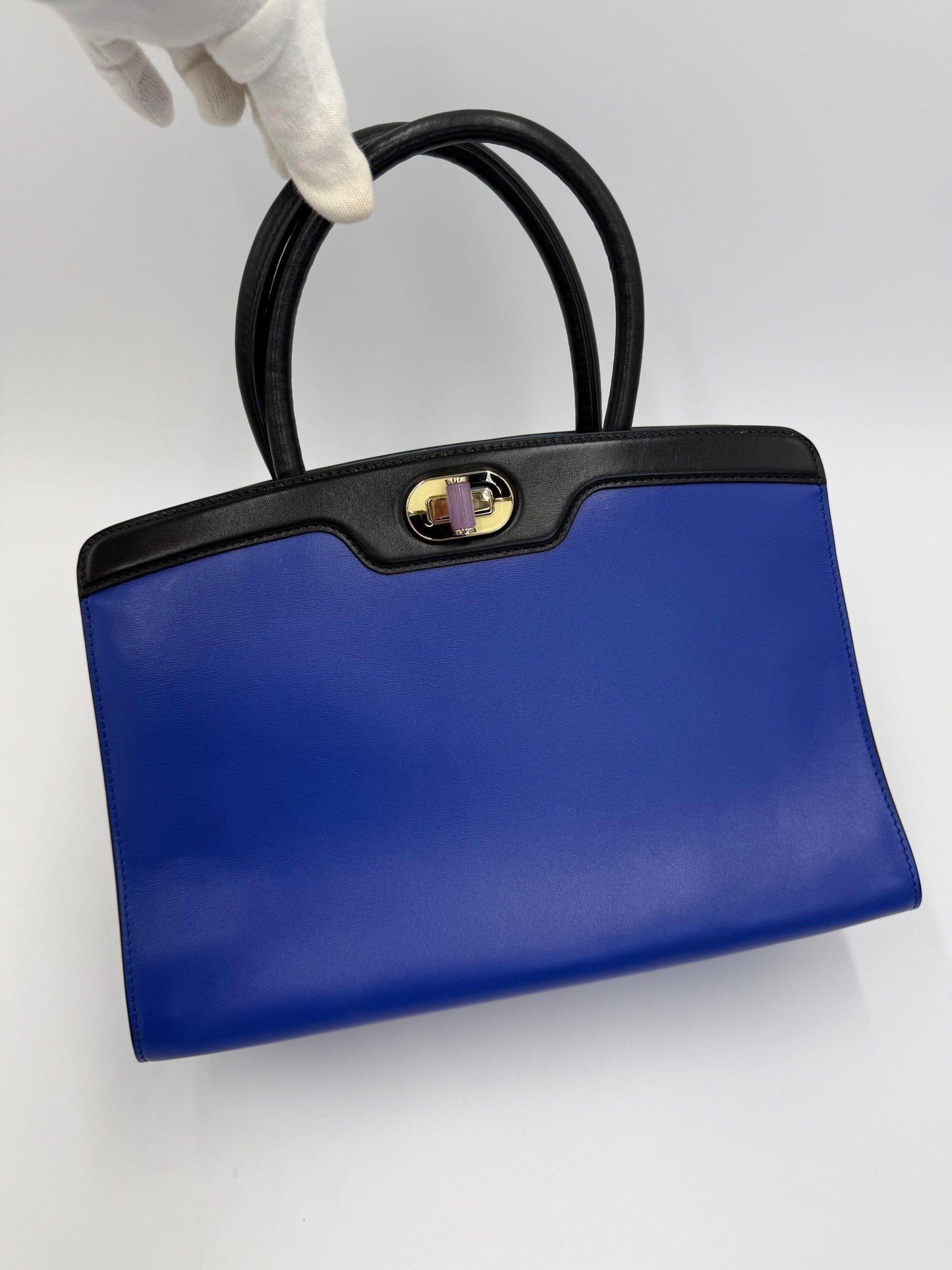 Bulgari Borsa a Mano Isabella Rossellini in Pelle Bicolore Blu e Nera - Pally Vintage Closet