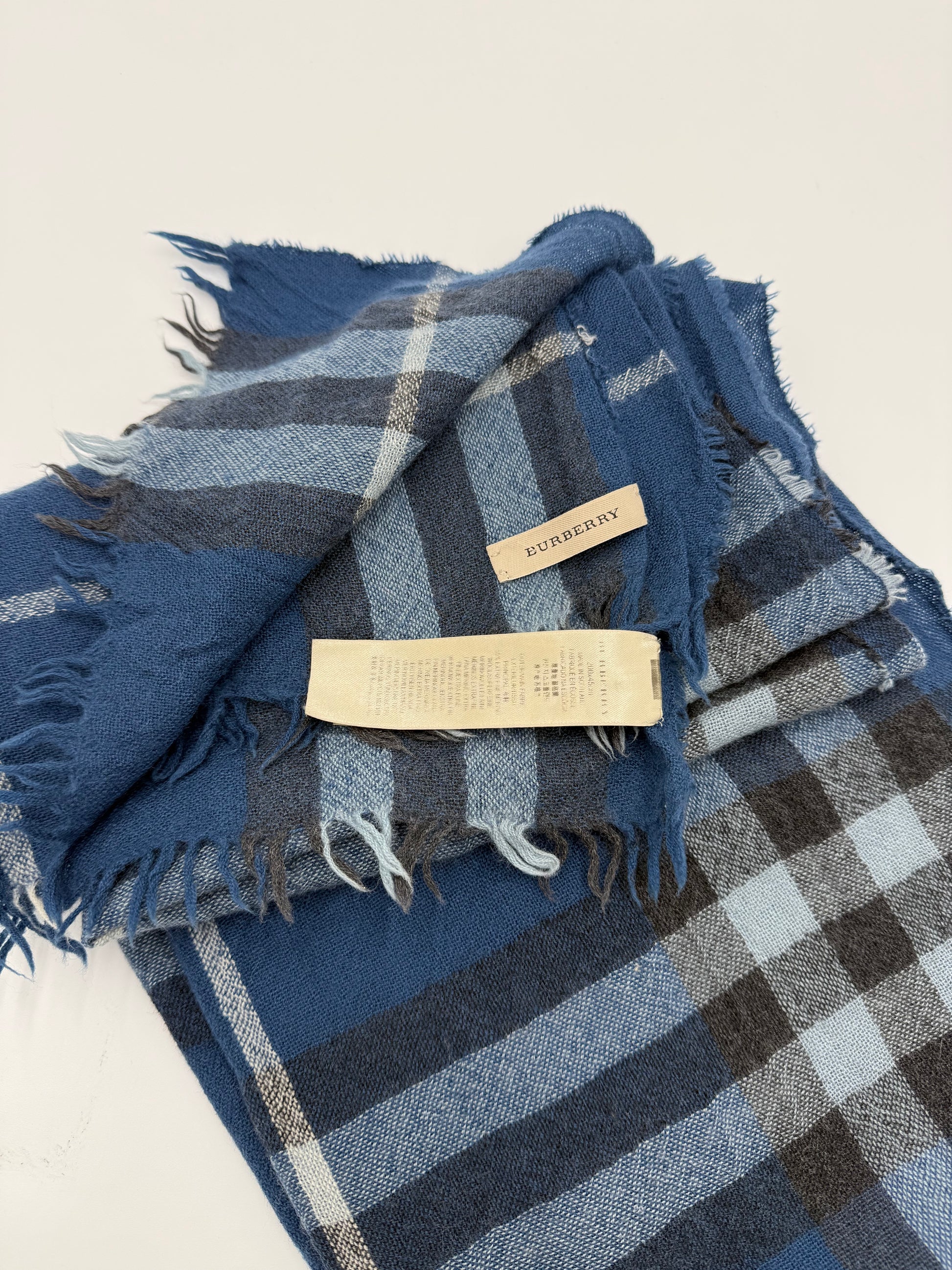 Burberry Sciarpa in Misto Lana Merino e Cashmere Blu - Pally Vintage Closet