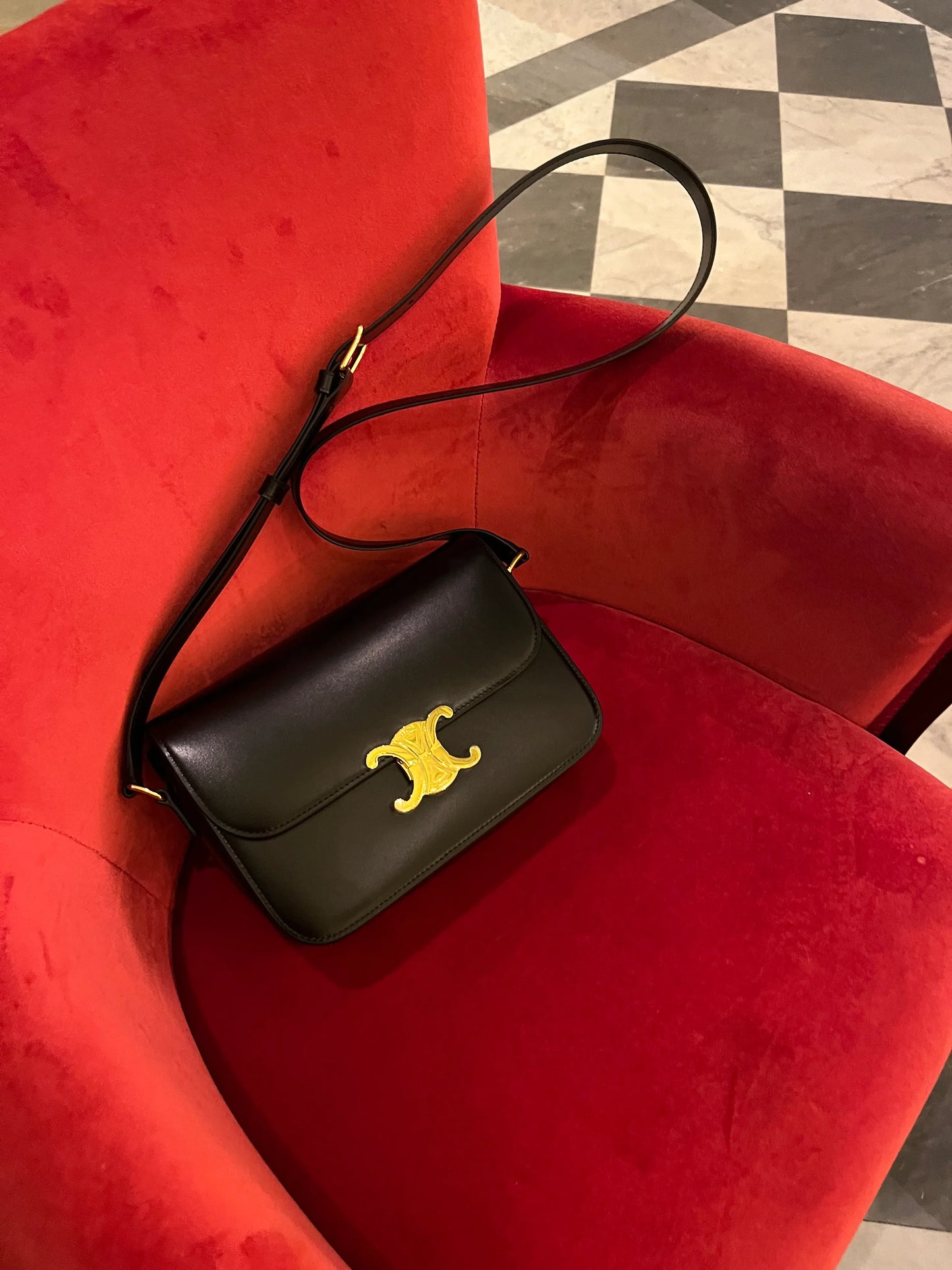 Celine-Borsa-Triomphe-Classique-Pelle-Nera-70136881250628 - Pally Vintage Closet