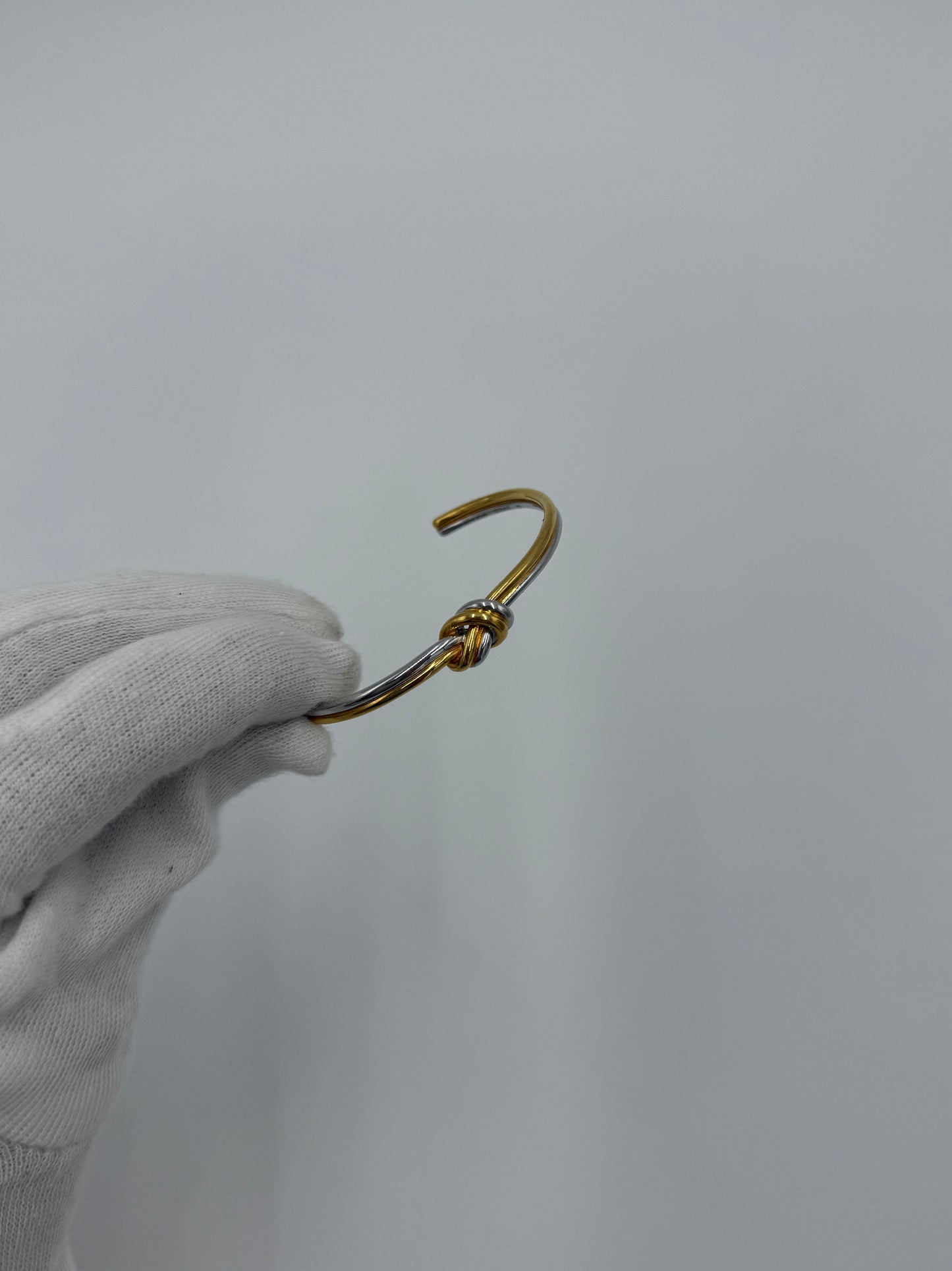 Celine Bracciale Nodo Doppio in Ottone Dorato e Argento Pally Vintage Closet