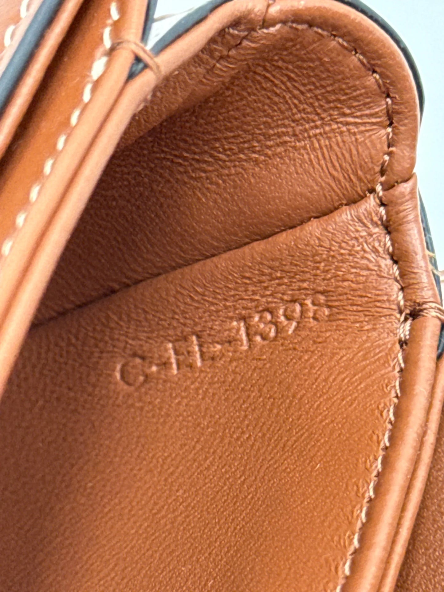 Celine-Mini-Besace-Triomphe-in-Tela-Triomphe-e-Pelle-di-Vitello-Marrone-70263879401796 - Pally Vintage Closet