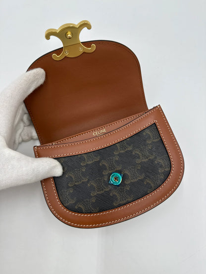 Celine-Mini-Besace-Triomphe-in-Tela-Triomphe-e-Pelle-di-Vitello-Marrone-70263879467332 - Pally Vintage Closet