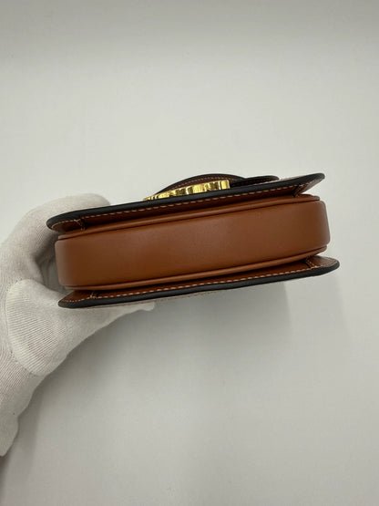 Celine-Mini-Besace-Triomphe-in-Tela-Triomphe-e-Pelle-di-Vitello-Marrone-70263879598404 - Pally Vintage Closet