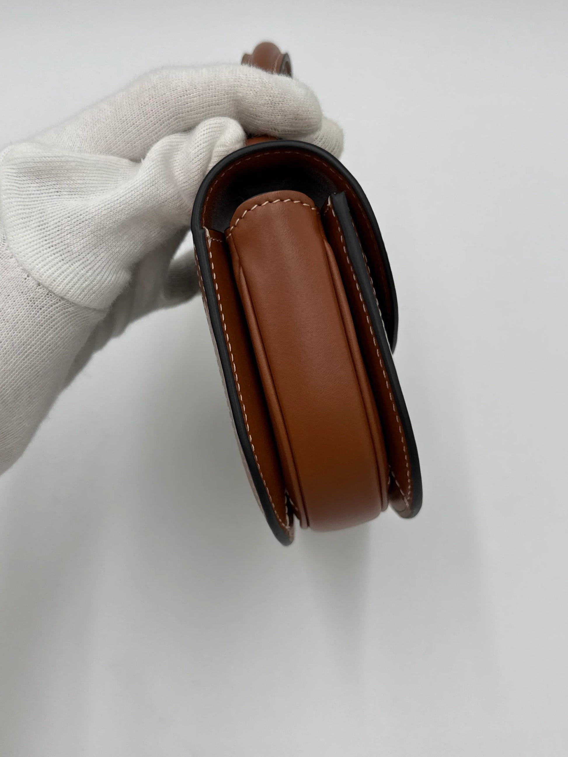 Celine-Mini-Besace-Triomphe-in-Tela-Triomphe-e-Pelle-di-Vitello-Marrone-70263879631172 - Pally Vintage Closet