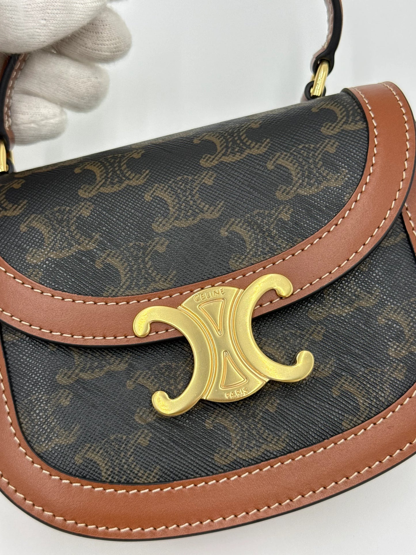 Celine-Mini-Besace-Triomphe-in-Tela-Triomphe-e-Pelle-di-Vitello-Marrone-70263879663940 - Pally Vintage Closet