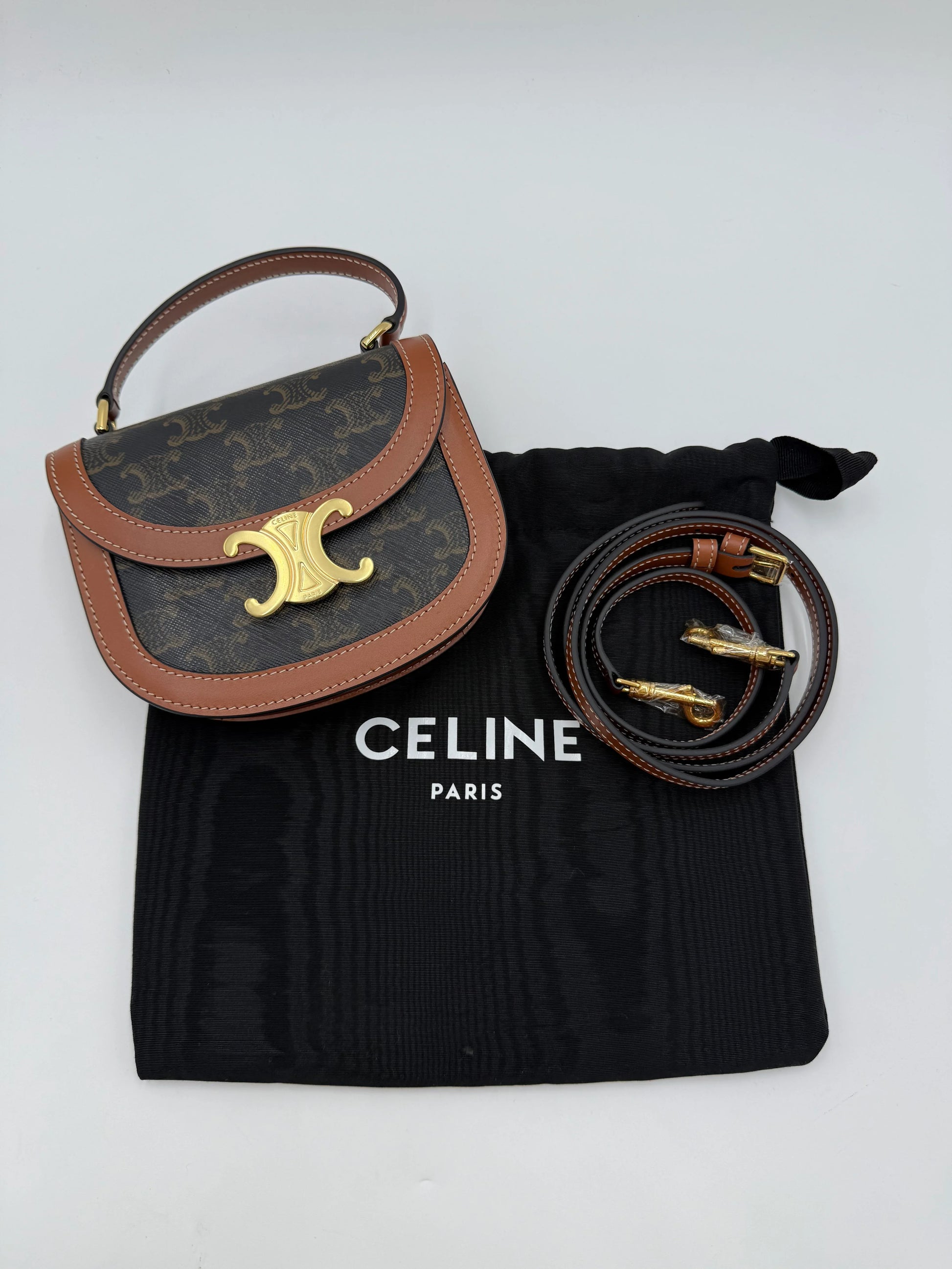 Celine-Mini-Besace-Triomphe-in-Tela-Triomphe-e-Pelle-di-Vitello-Marrone-70263879827780 - Pally Vintage Closet