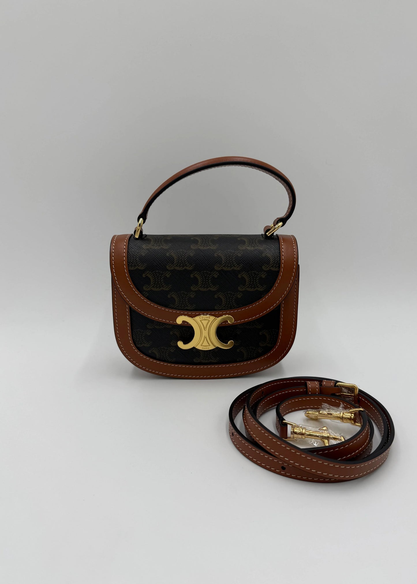 Celine-Mini-Besace-Triomphe-in-Tela-Triomphe-e-Pelle-di-Vitello-Marrone-70263879860548 - Pally Vintage Closet