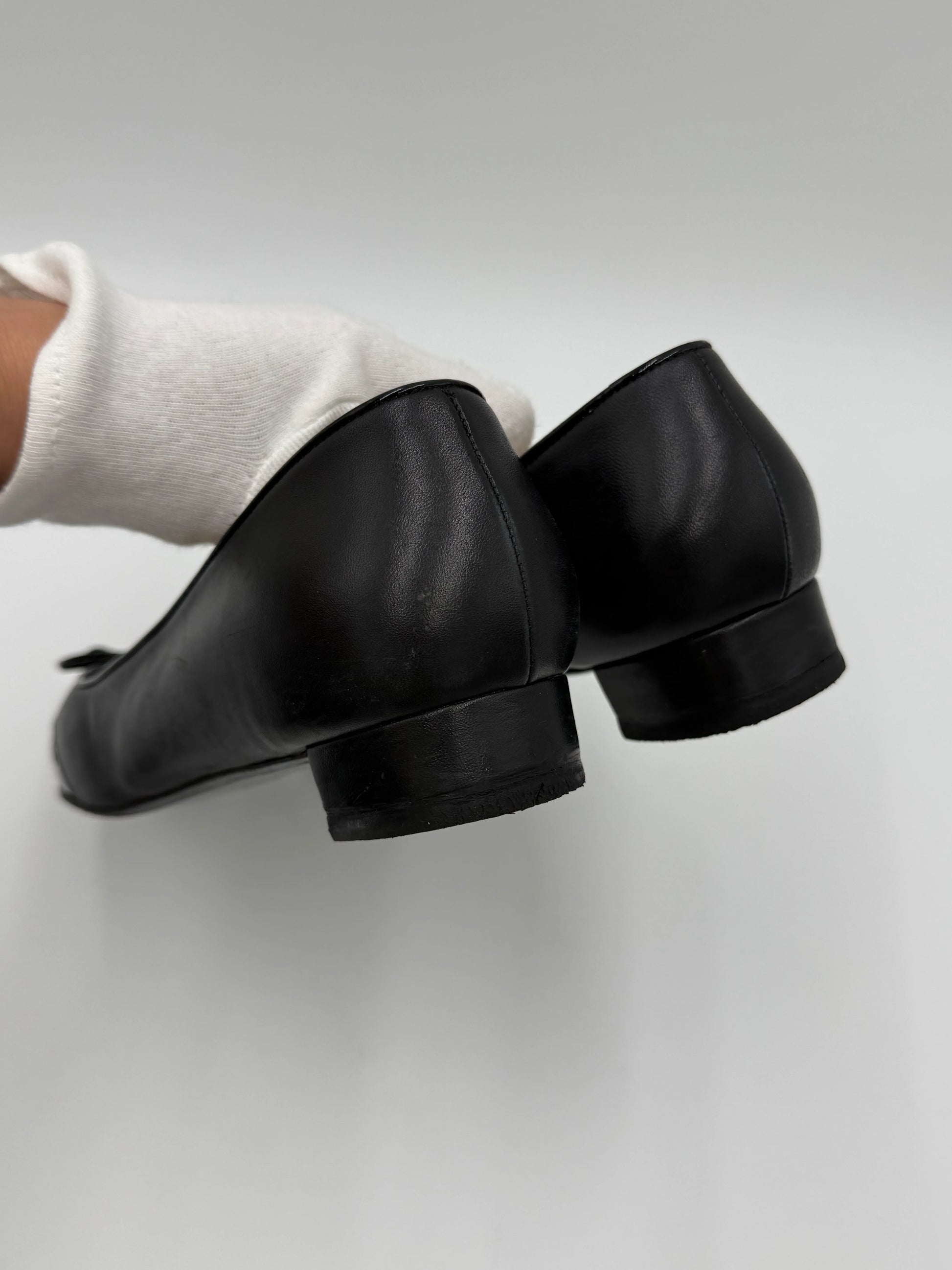 Chanel-Ballerine-Vintage-Pelle-Nera-e-Punta-Matelass-70263873667396 - Pally Vintage Closet