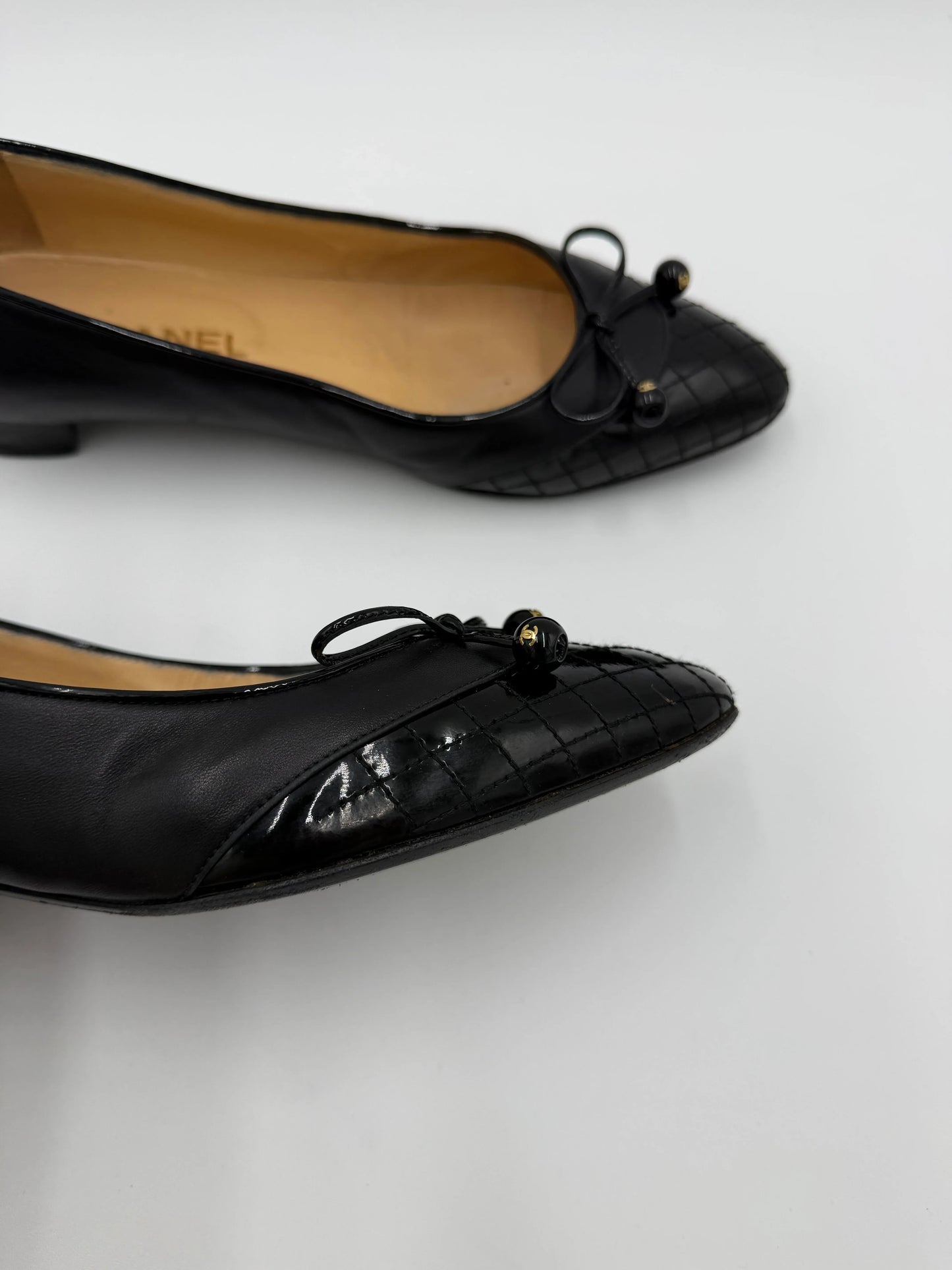 Chanel-Ballerine-Vintage-Pelle-Nera-e-Punta-Matelass-70263873732932 - Pally Vintage Closet