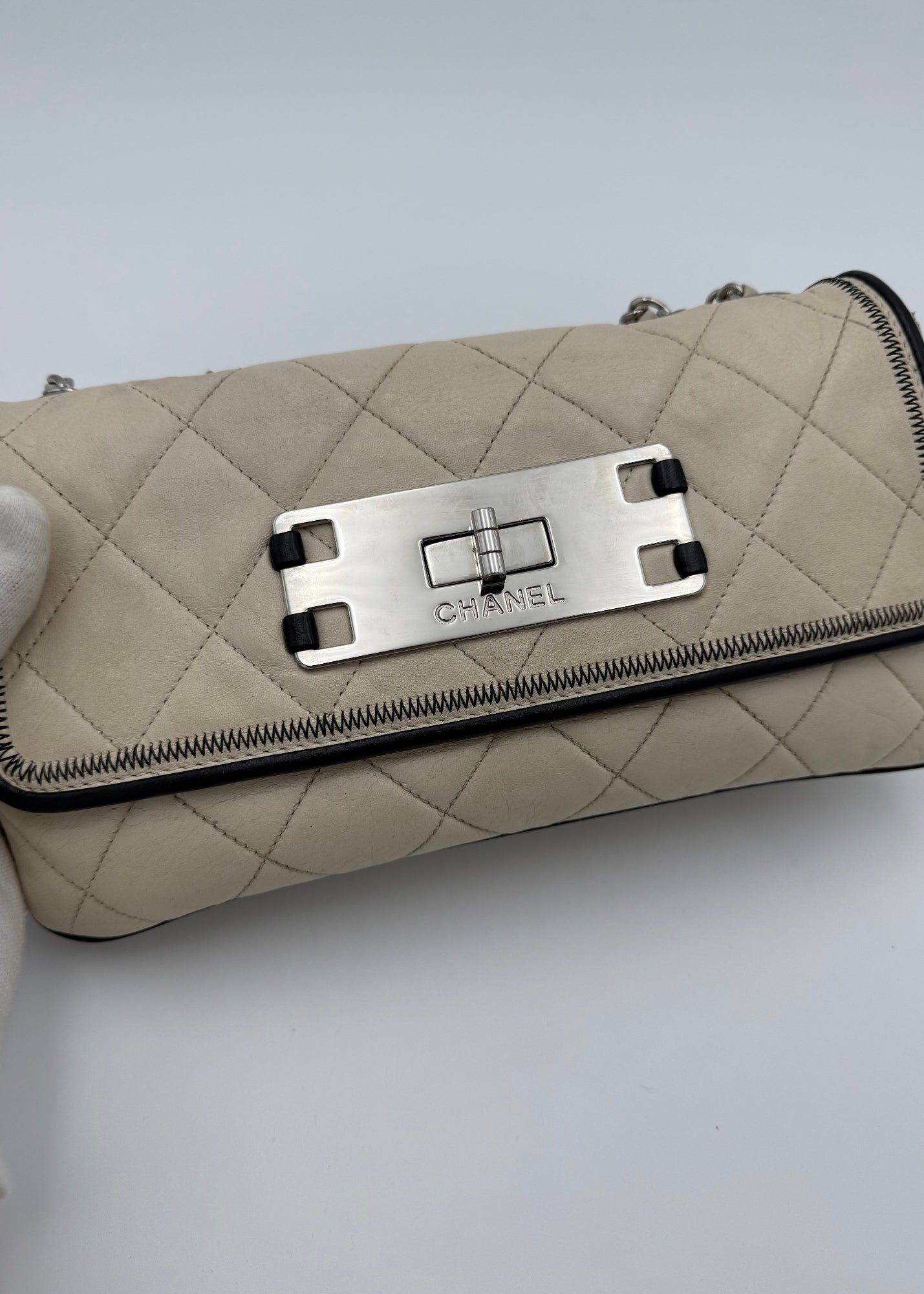 Chanel Borsa 2.55 Vintage in Pelle Trapuntata Bianco Avorio