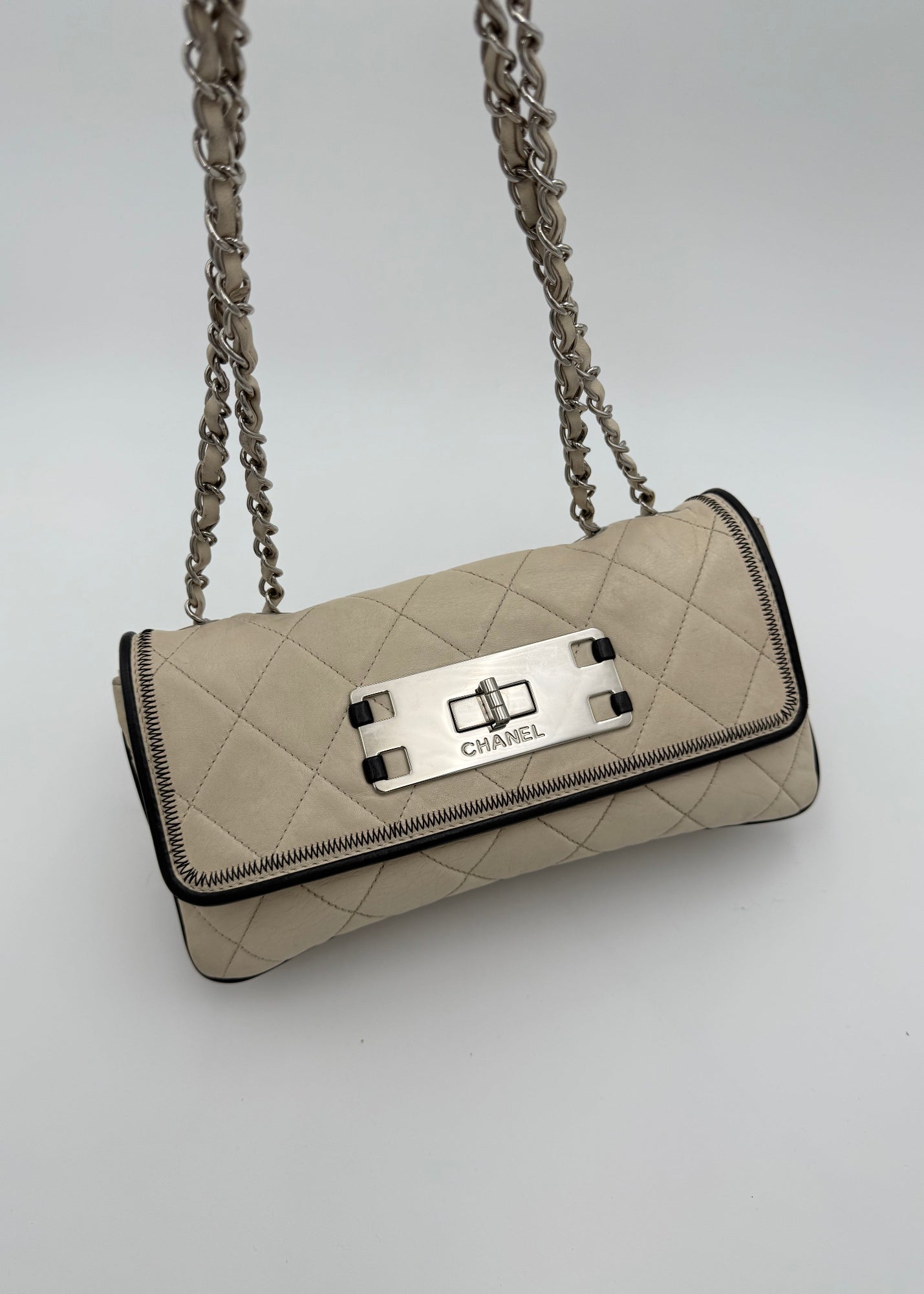 Chanel Borsa 2.55 Vintage in Pelle Trapuntata Bianco Avorio