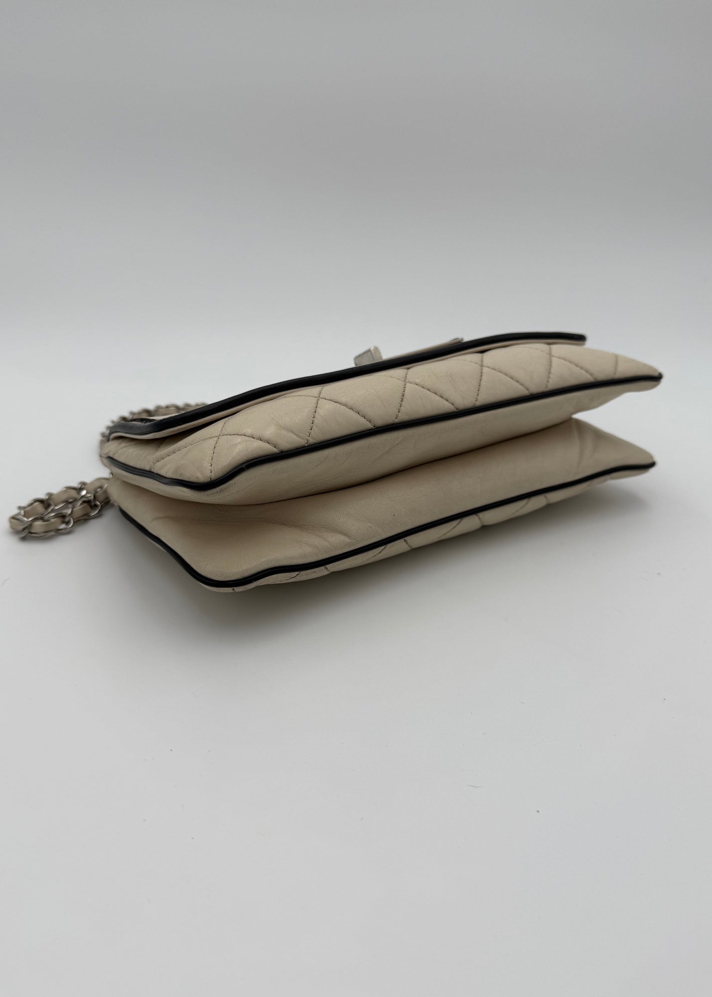 Chanel Borsa 2.55 Vintage in Pelle Trapuntata Bianco Avorio