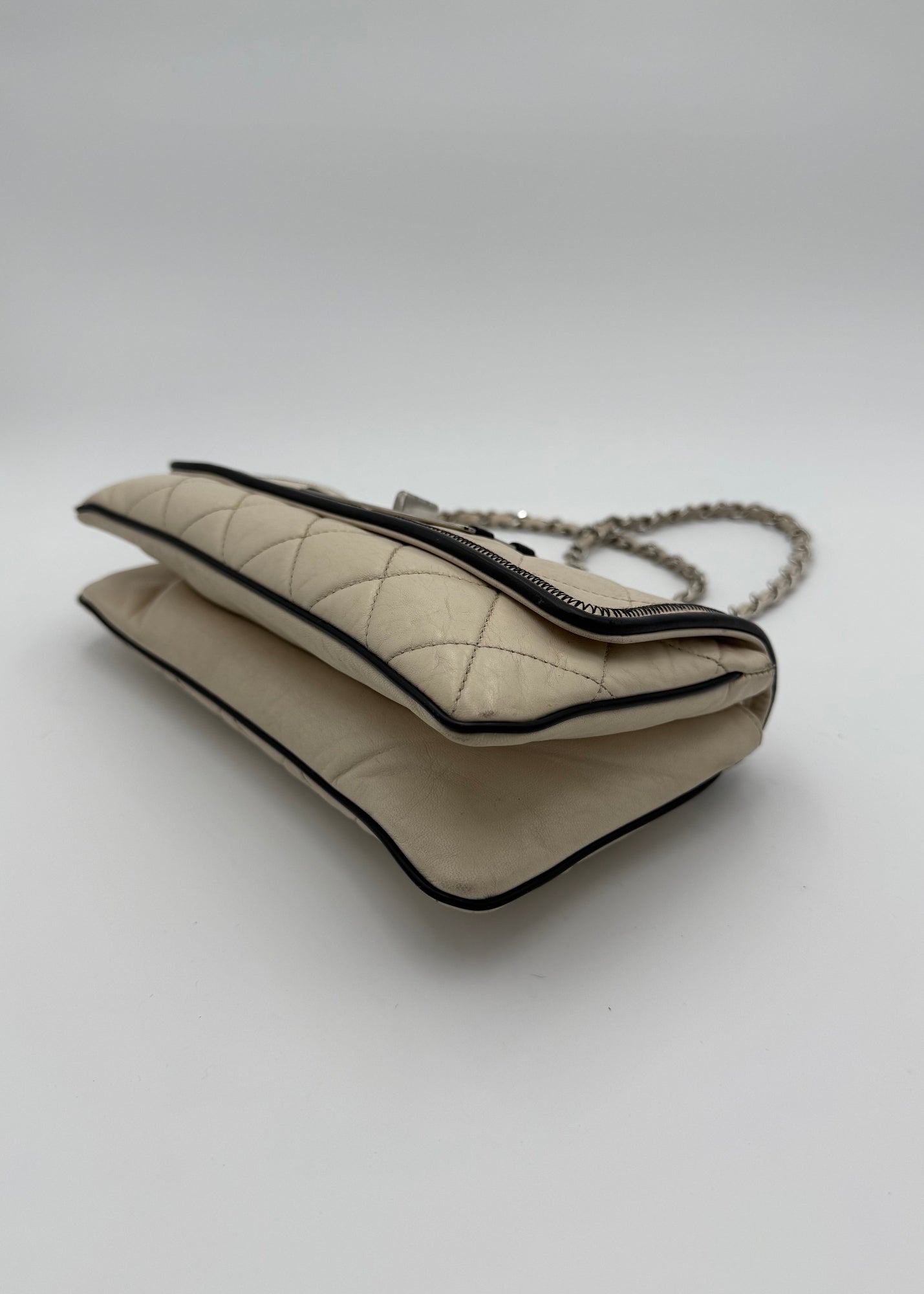 Chanel Borsa 2.55 Vintage in Pelle Trapuntata Bianco Avorio