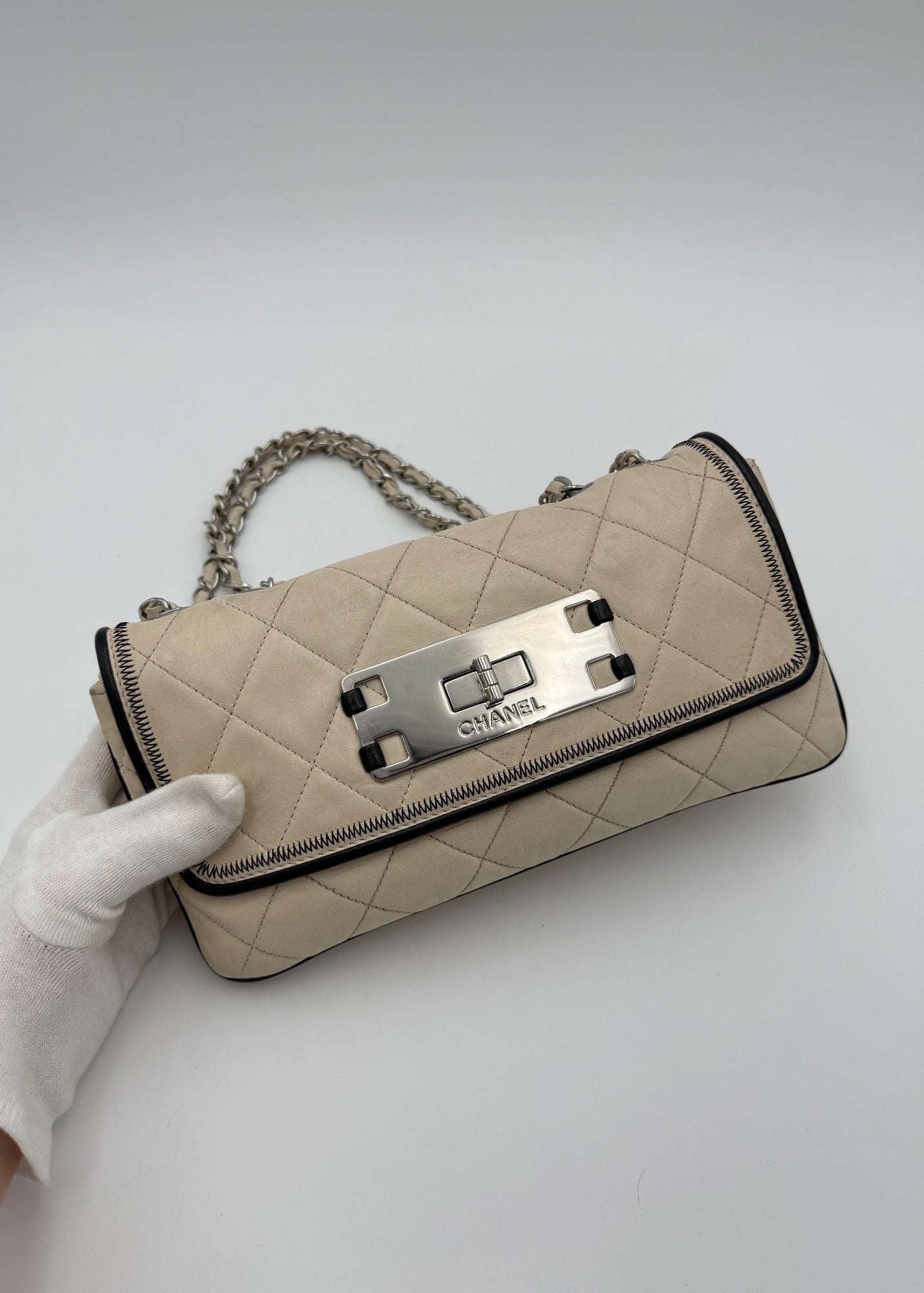 Chanel Borsa 2.55 Vintage in Pelle Trapuntata Bianco Avorio