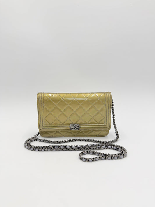 Chanel Borsa Boy Wallet on Chain Matelassé in Vernice Oro - Pally Vintage Closet