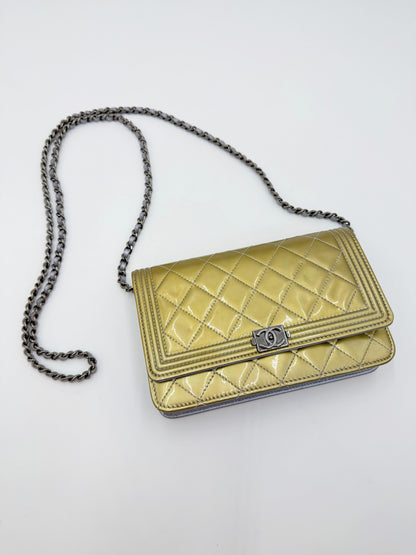 Chanel Borsa Boy Wallet on Chain Matelassé in Vernice Oro - Pally Vintage Closet