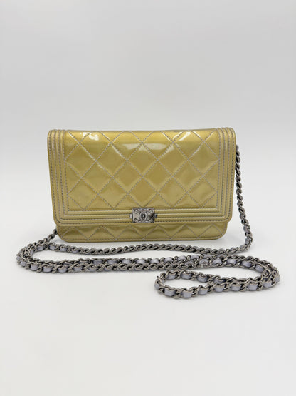 Chanel Borsa Boy Wallet on Chain Matelassé in Vernice Oro - Pally Vintage Closet