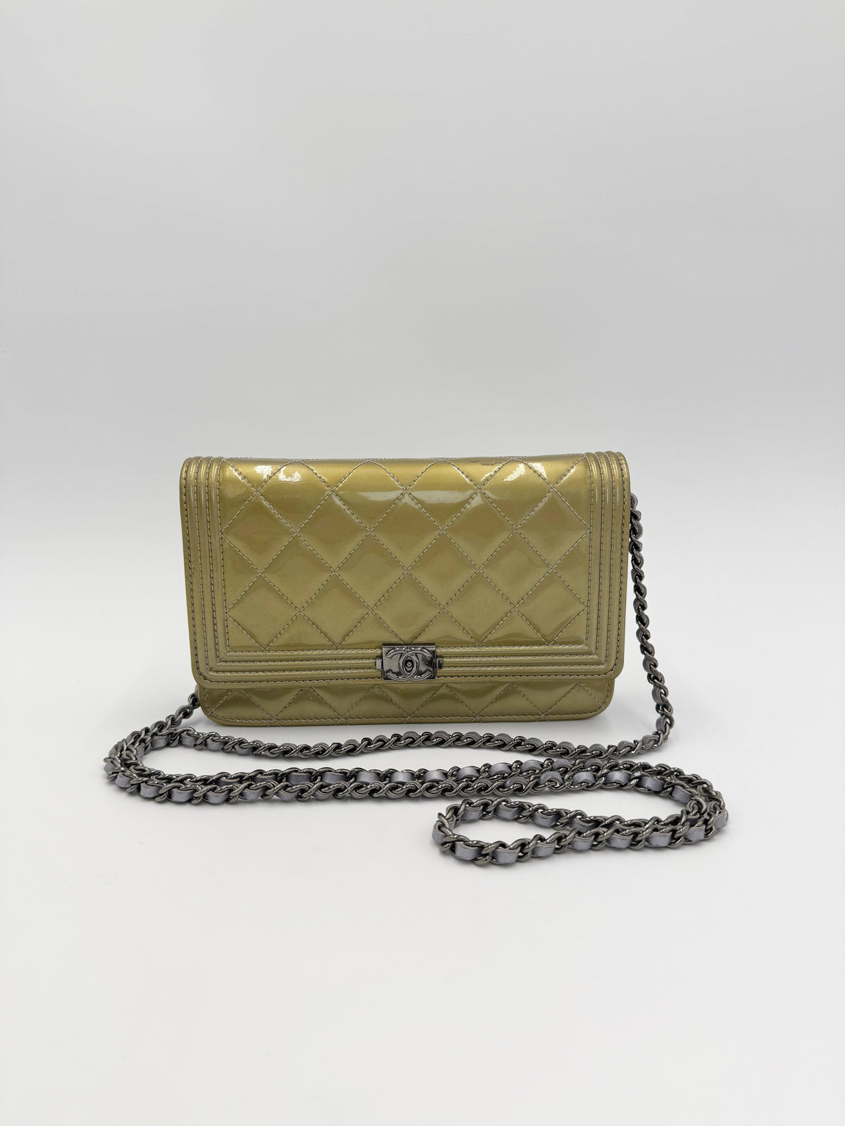 Chanel Borsa Boy Wallet on Chain Matelassé in Vernice Oro - Pally Vintage Closet