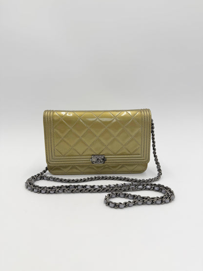 Chanel Borsa Boy Wallet on Chain Matelassé in Vernice Oro - Pally Vintage Closet