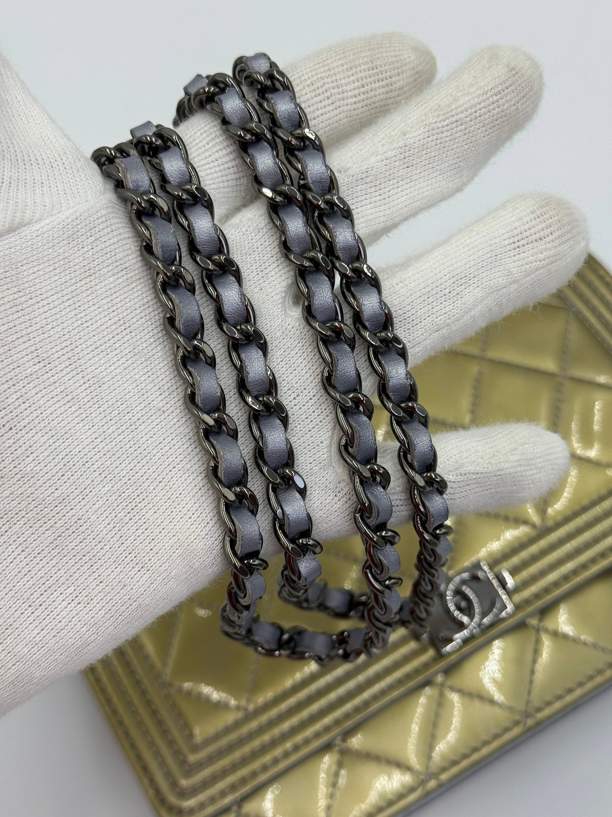 Chanel Borsa Boy Wallet on Chain Matelassé in Vernice Oro - Pally Vintage Closet