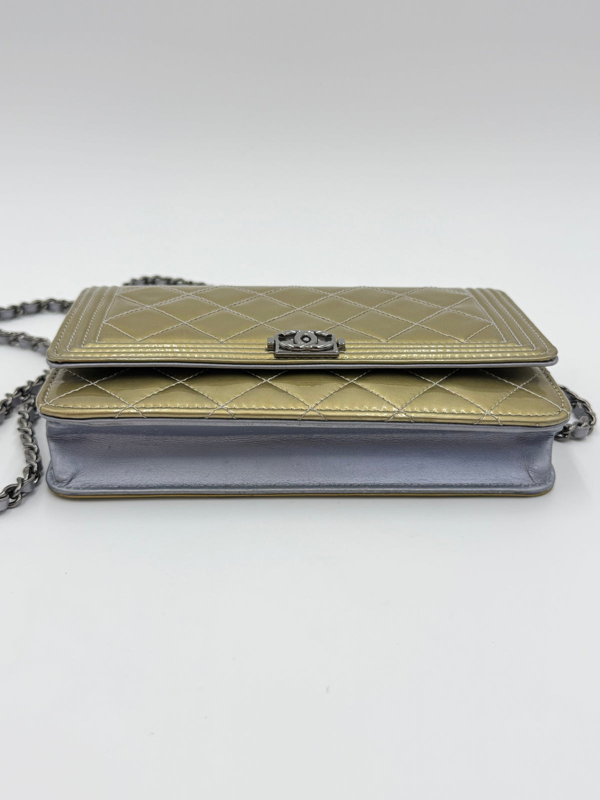 Chanel Borsa Boy Wallet on Chain Matelassé in Vernice Oro - Pally Vintage Closet