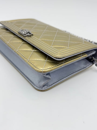 Chanel Borsa Boy Wallet on Chain Matelassé in Vernice Oro - Pally Vintage Closet