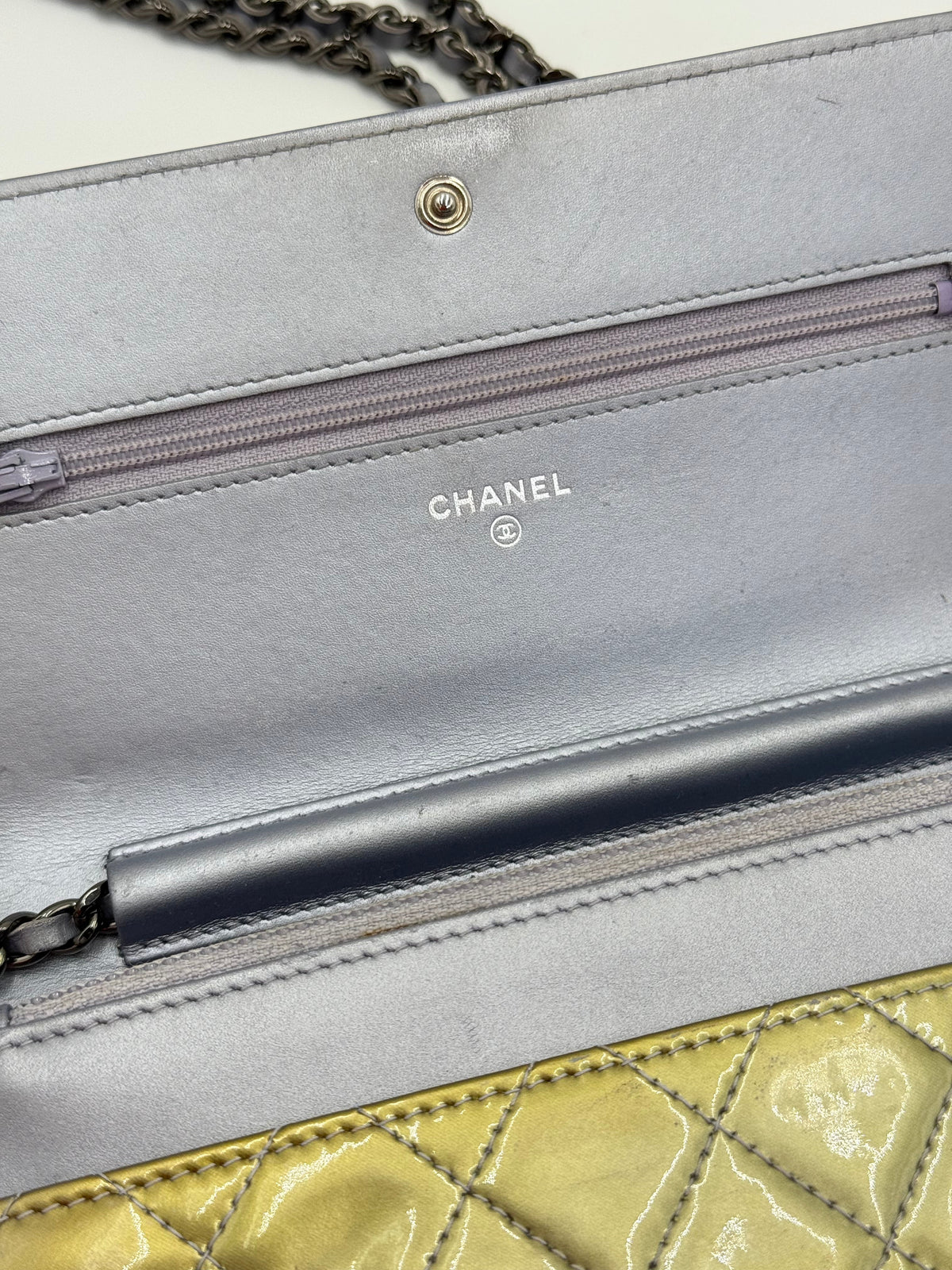 Chanel Borsa Boy Wallet on Chain Matelassé in Vernice Oro - Pally Vintage Closet