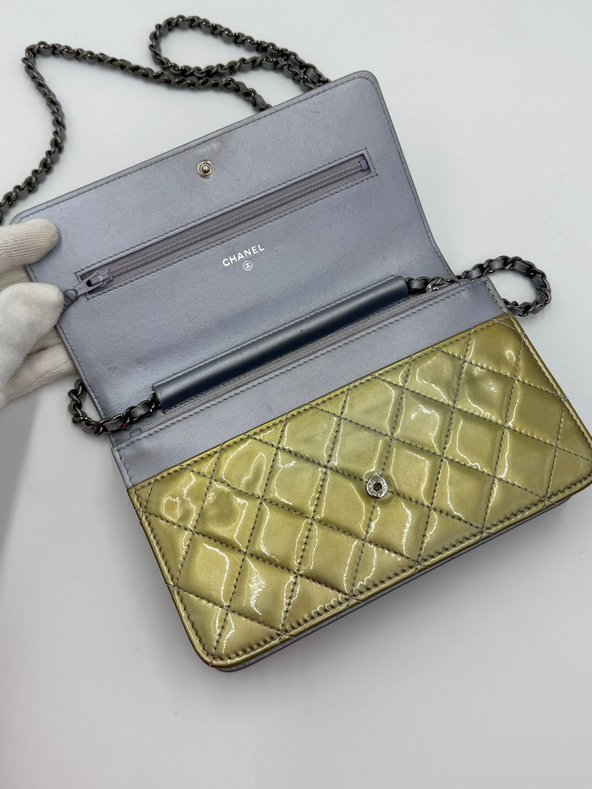 Chanel Borsa Boy Wallet on Chain Matelassé in Vernice Oro - Pally Vintage Closet