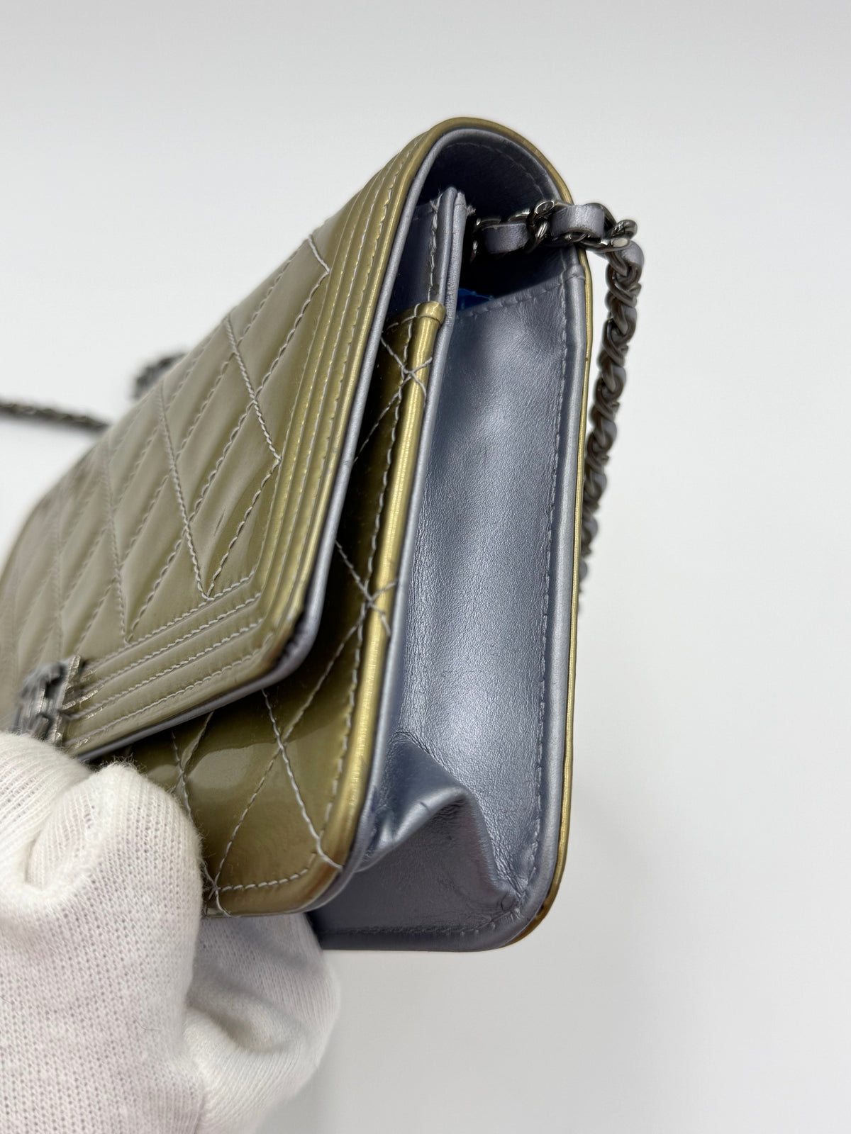 Chanel Borsa Boy Wallet on Chain Matelassé in Vernice Oro - Pally Vintage Closet
