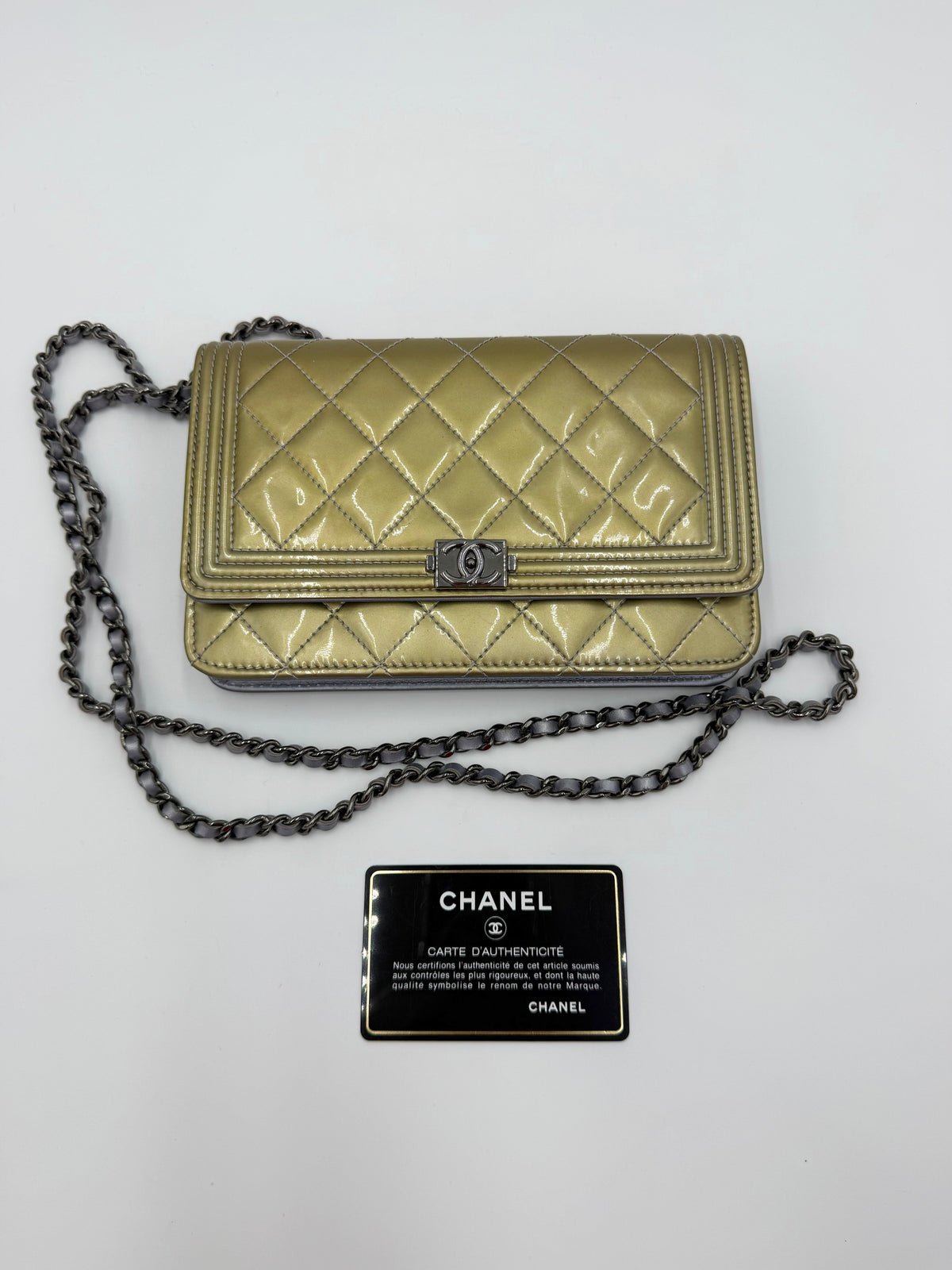 Chanel Borsa Boy Wallet on Chain Matelassé in Vernice Oro - Pally Vintage Closet