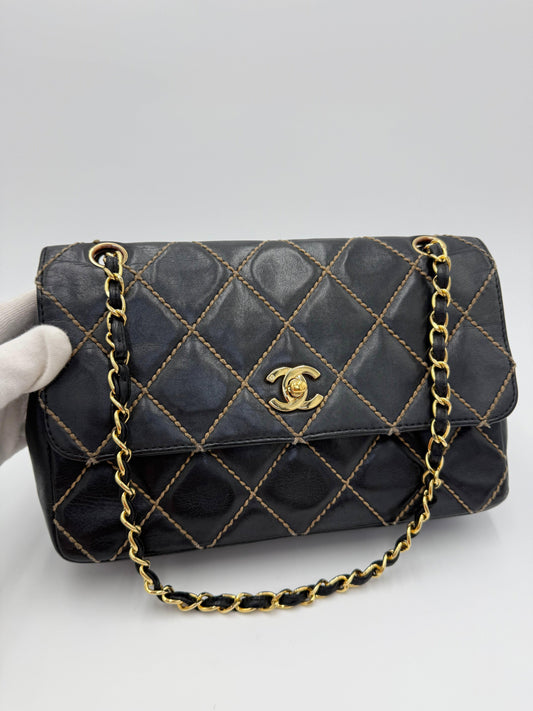 Chanel Borsa Classic Flap Vintage Nera con Cuciture Beige - Pally Vintage Closet