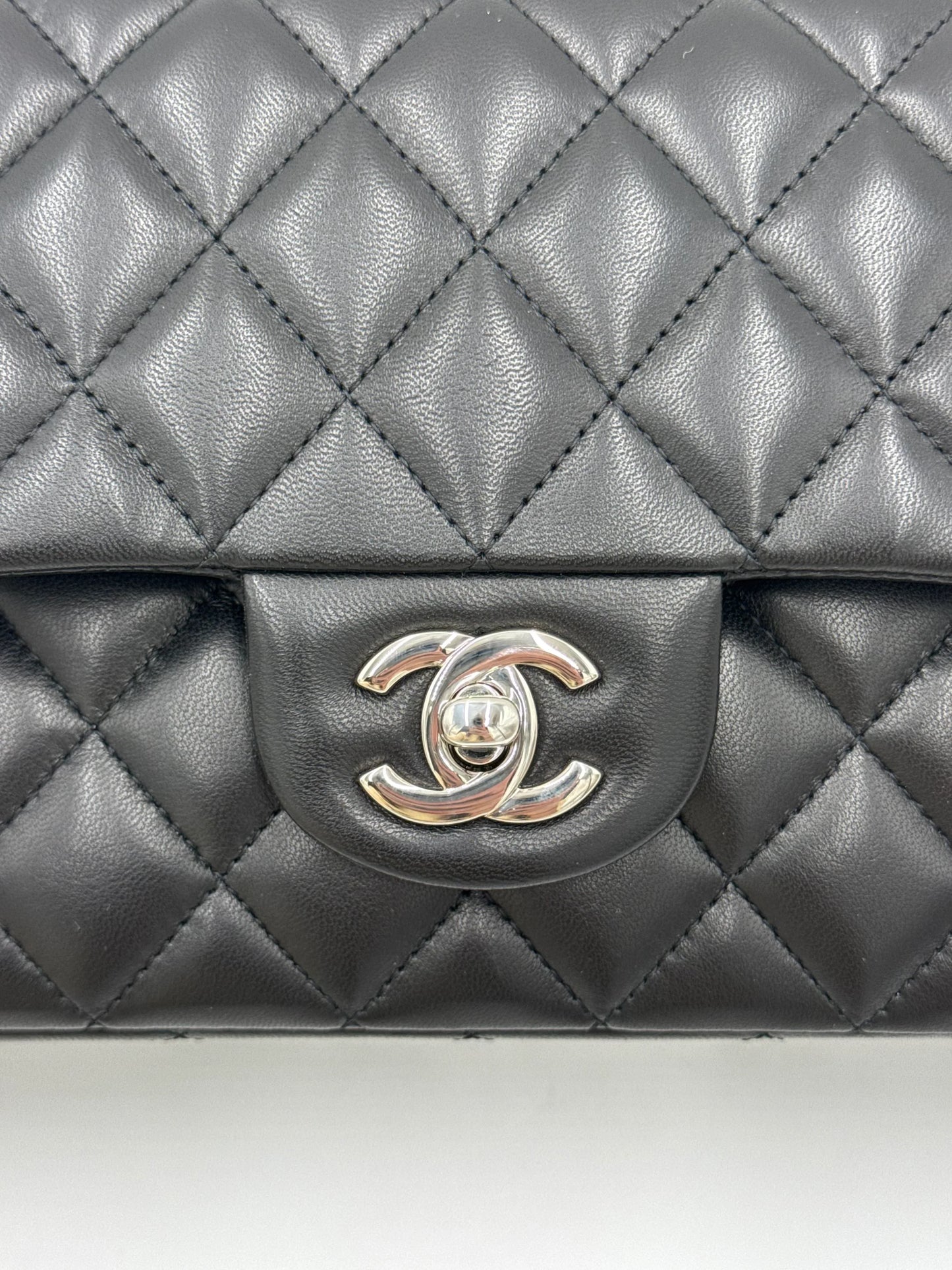 8EA5897E-6EA0-4A73-8511-BC11906A4848 - Pally Vintage Closet