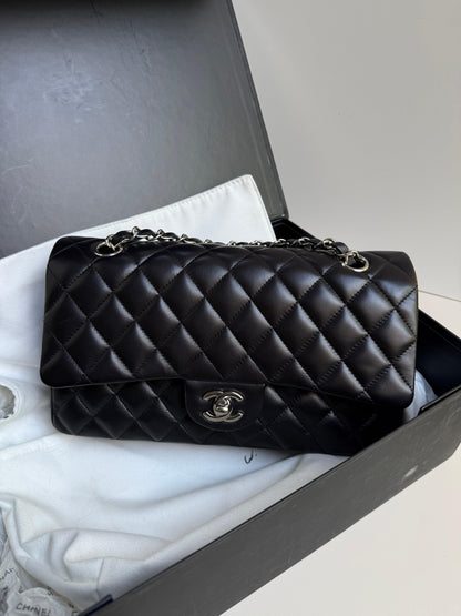 Chanel-Borsa-Classic-Medium-Double-Flap-Pelle-d-Agnello-Nera-e-Hardware-Silver-70408837562692 - Pally Vintage Closet