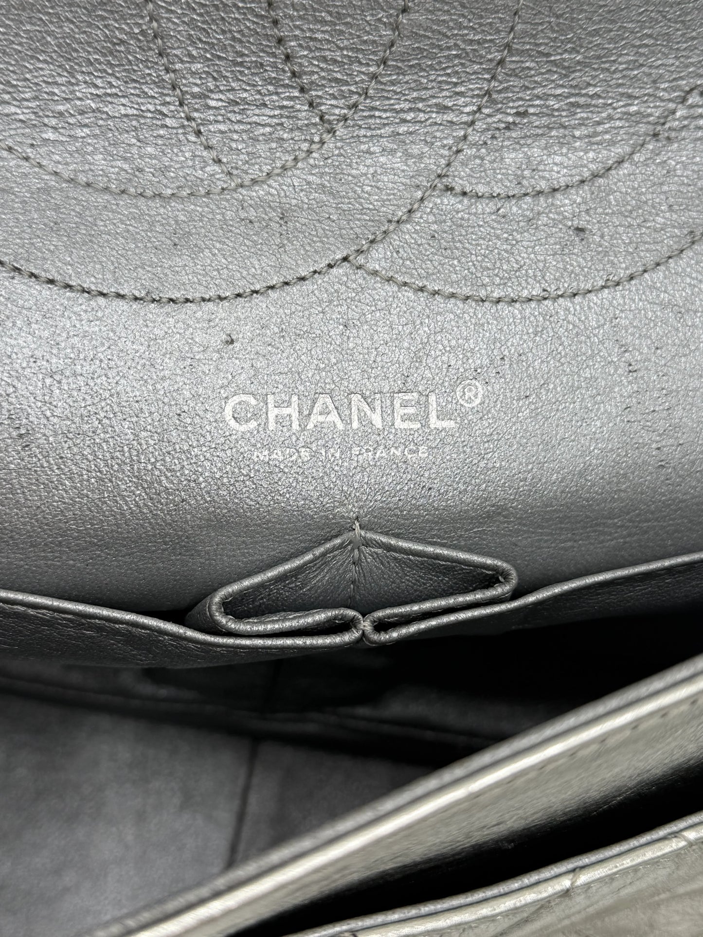 Chanel-Borsa-Reissue-2-55-Classic-227-Jumbo-Argento-Metallizzato-68801295647044 - Pally Vintage Closet