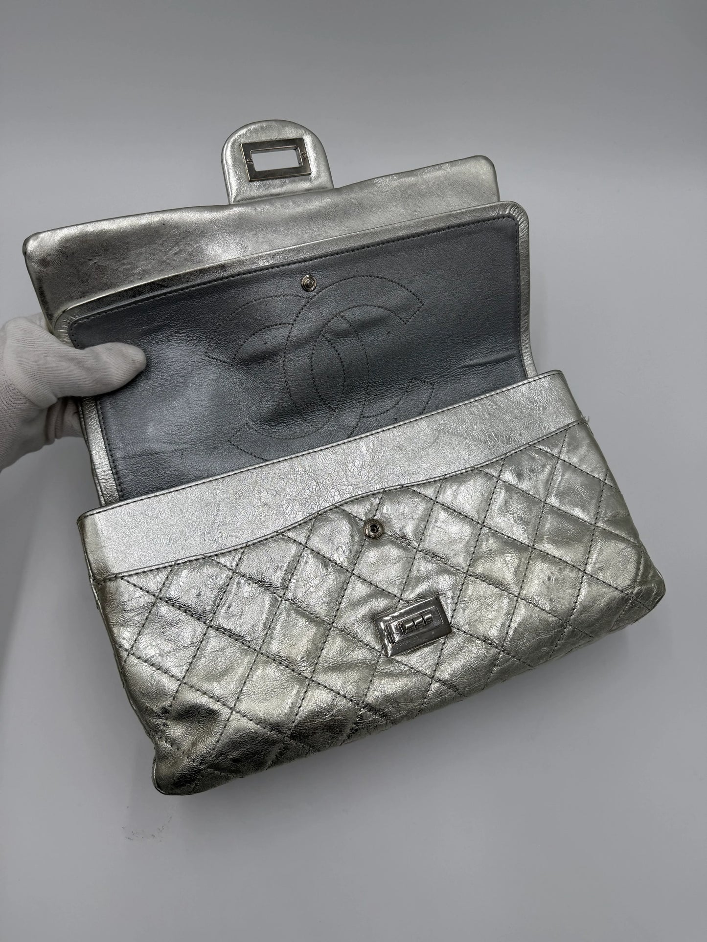Chanel-Borsa-Reissue-2-55-Classic-227-Jumbo-Argento-Metallizzato-68801295712580 - Pally Vintage Closet